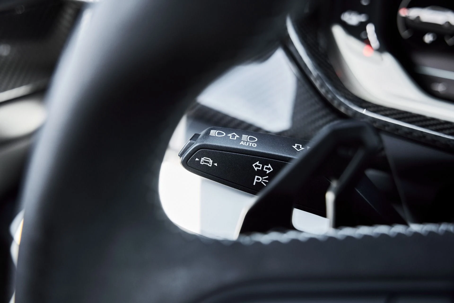 mph058_778822315_Used_2025_Lamborghini_Urus_SE_1781314273_6ee8b0801e