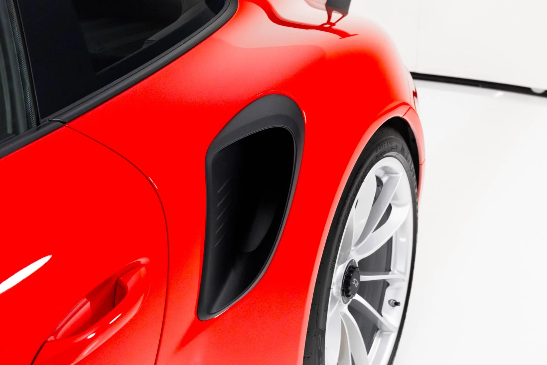 mph058_78742727_Used_2019_Porsche_911_GT_3_RS_1762190443_a3c0bcd9db