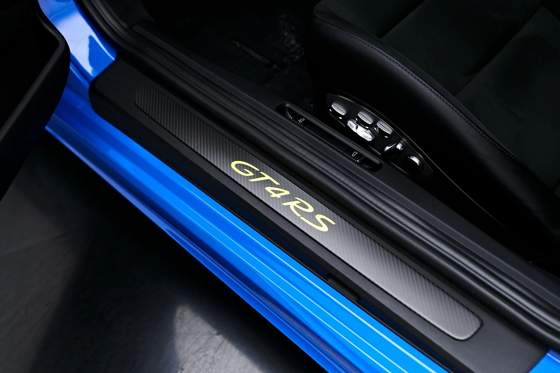 mph058_808047552_Used_2024_Porsche_718_Cayman_GT_4_RS_1757637911_92eeb147f2