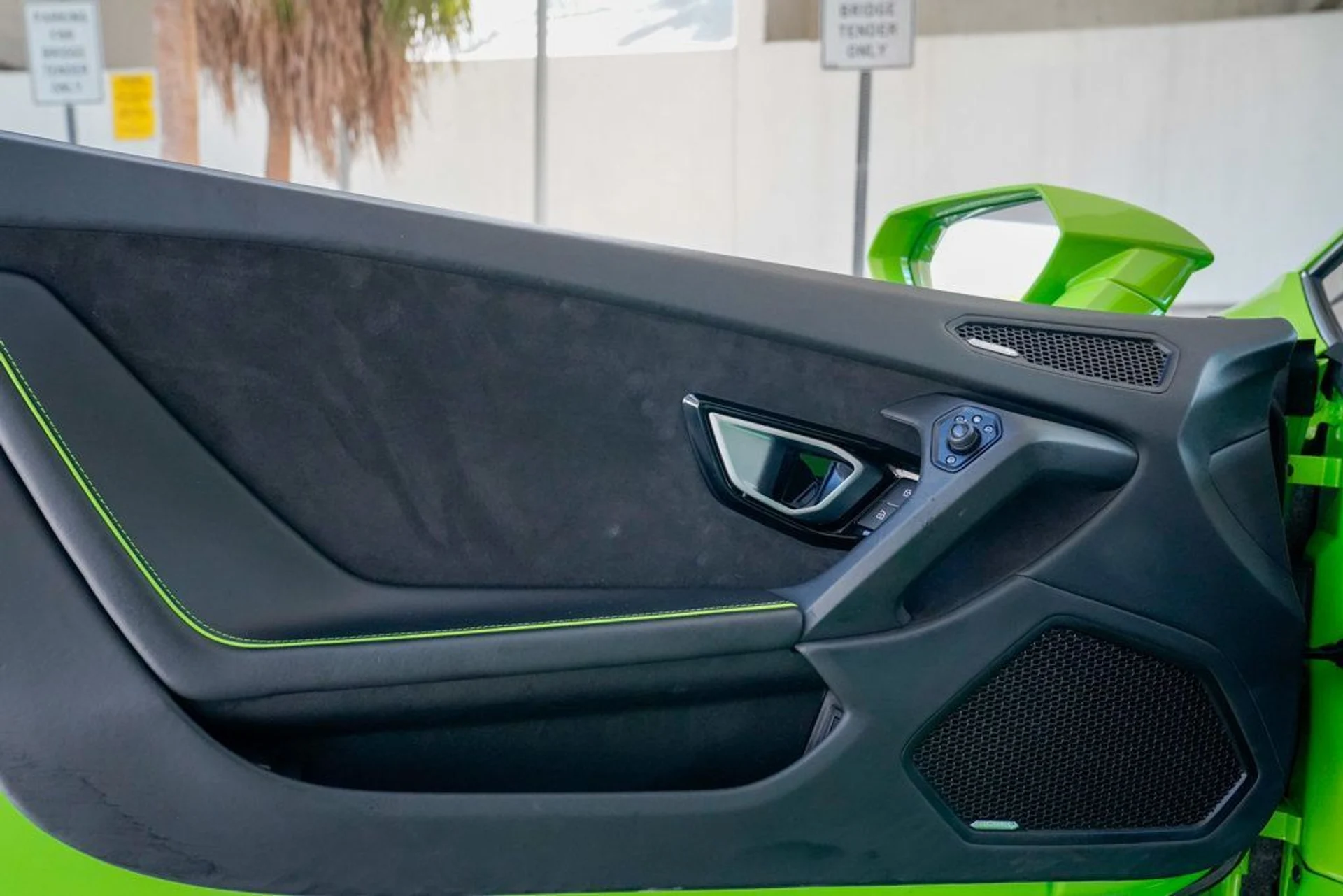 mph058_818093147_used_2020_lamborghini_huracan_evo_coupeawd_14354_22890839_59_1024_c6a014f3e2