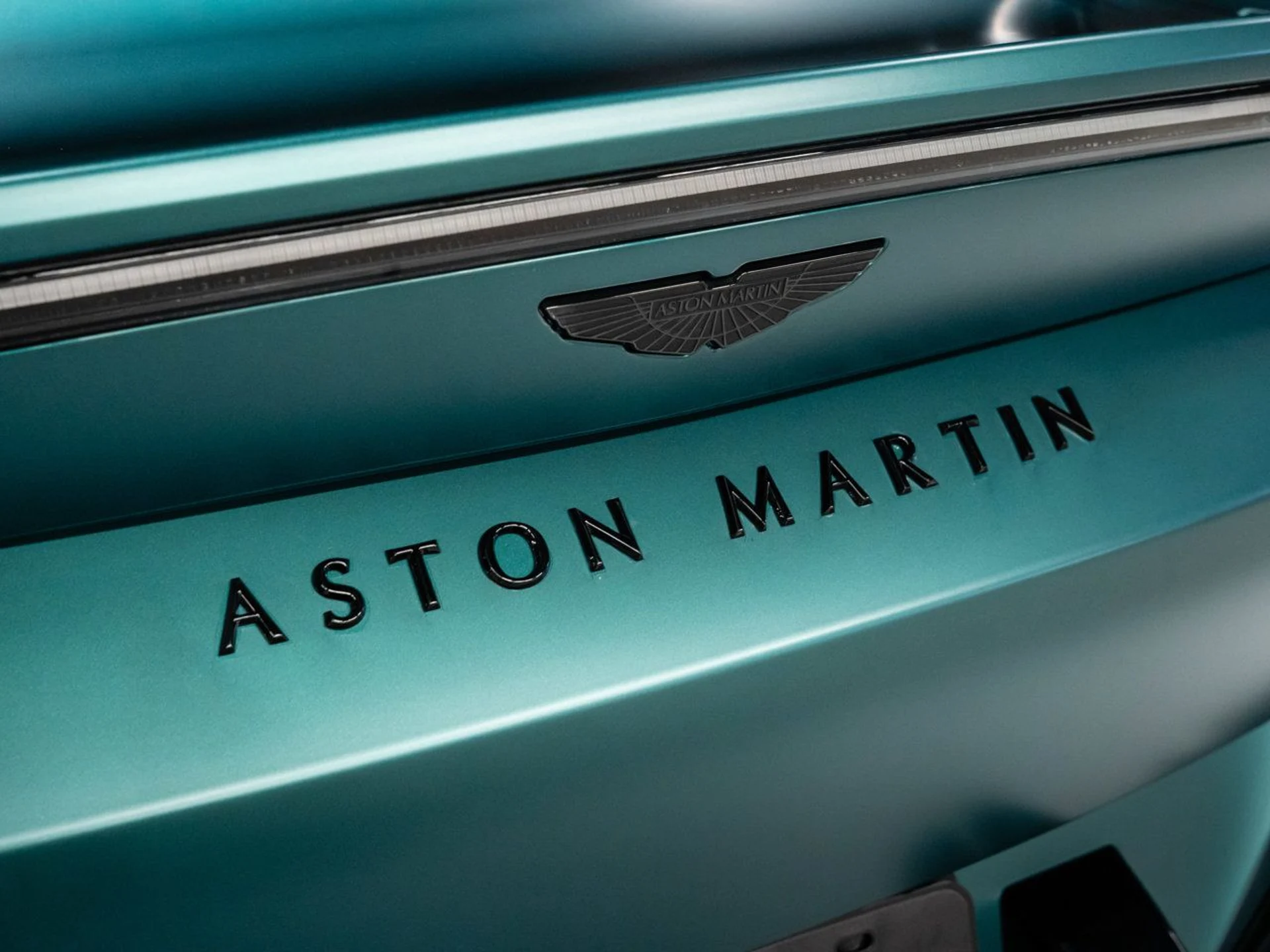 mph058_818103262_aston_martin_vantage_2023_7566aa1852