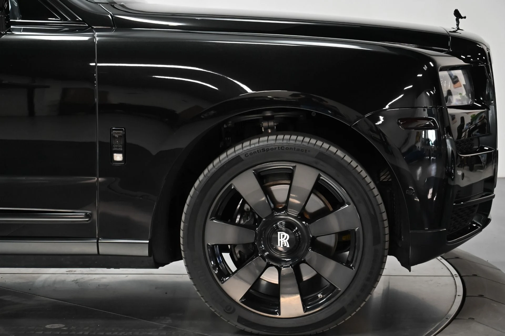 mph058_819788182_Used_2019_Rolls_Royce_Cullinan_1761408905_68683303a9