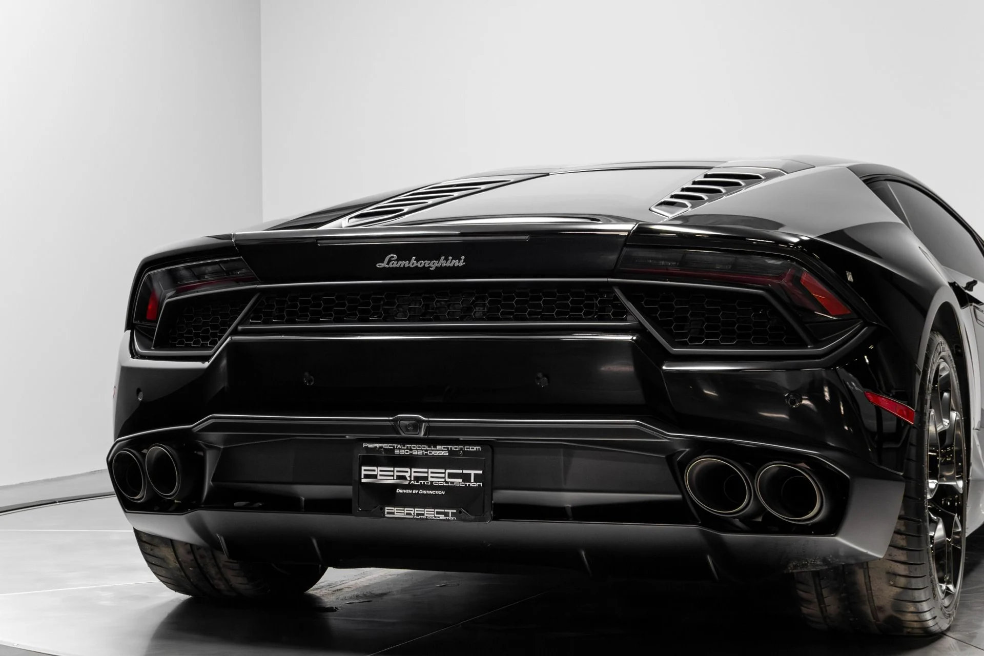 mph058_862599944_Used_2017_Lamborghini_Huracan_LP_580_2_1771545979_e3ddef50c4