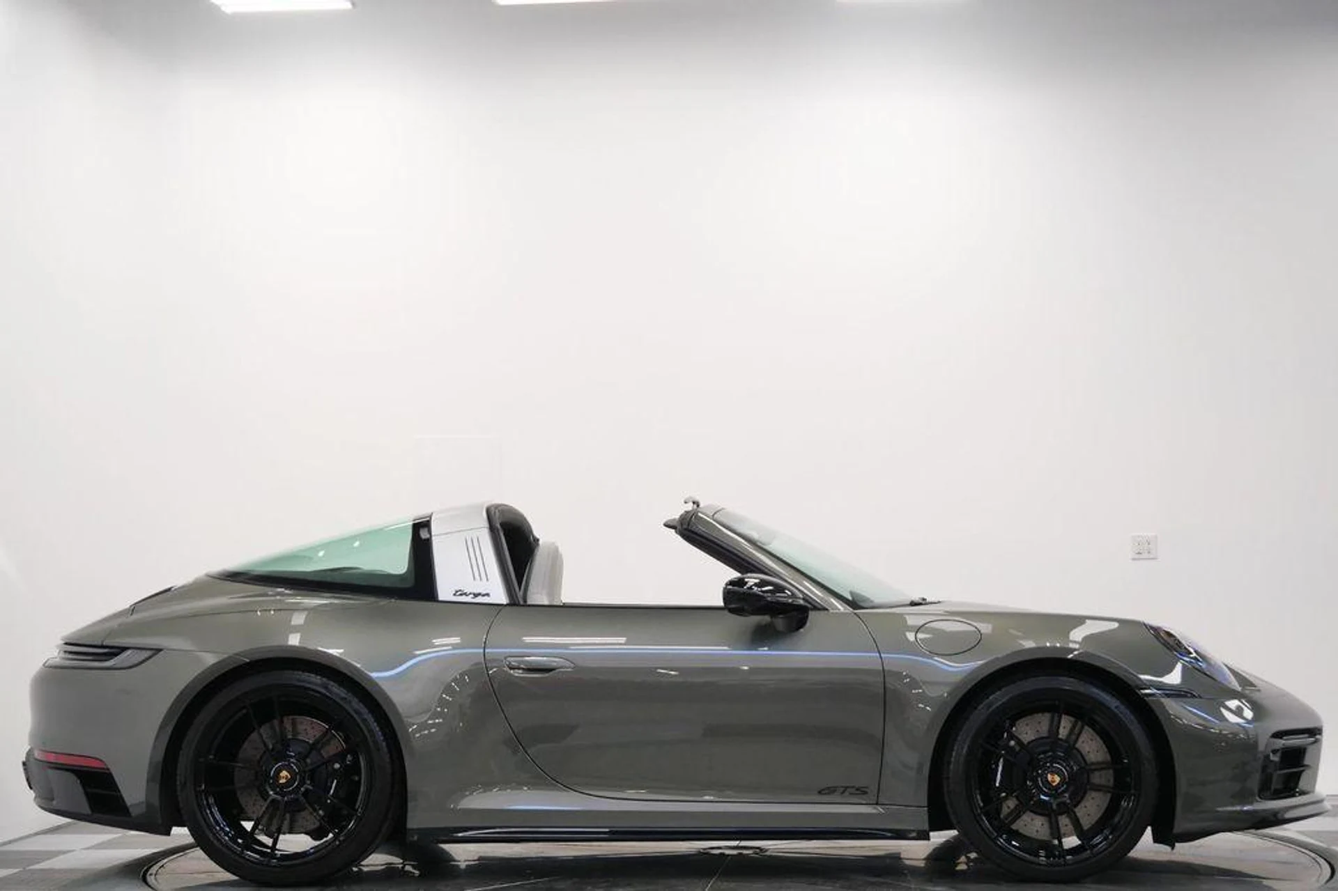 mph058_880715468_r_PCL_9_H_Vcgg_Wk_Rh_Kq_VR_Hm6_HYPNU_6a1be4d5ea