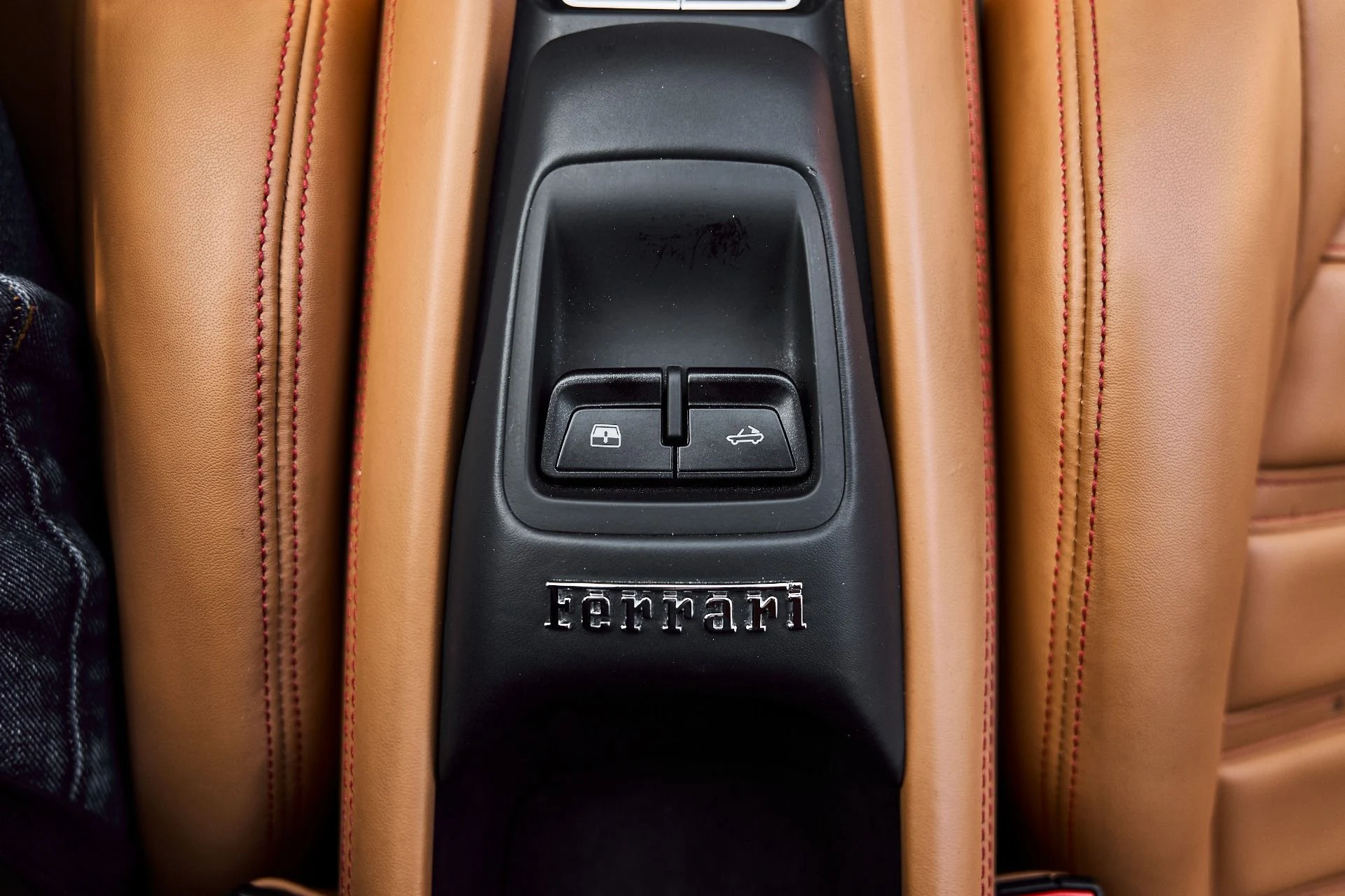 mph058_915012622_Used_2021_Ferrari_F8_Spider_Base_1780443730_a5e89805ec