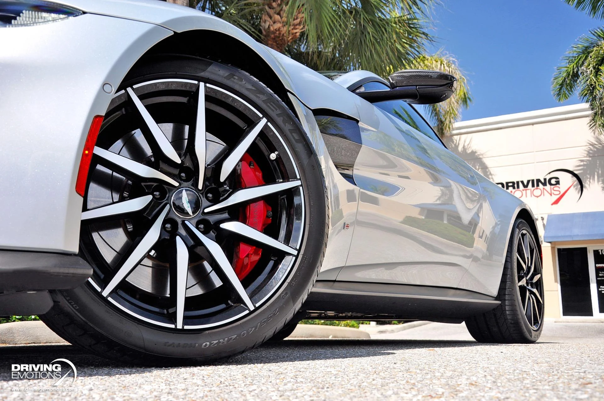 mph058_917823458_880_p59_l_5e90cc89df