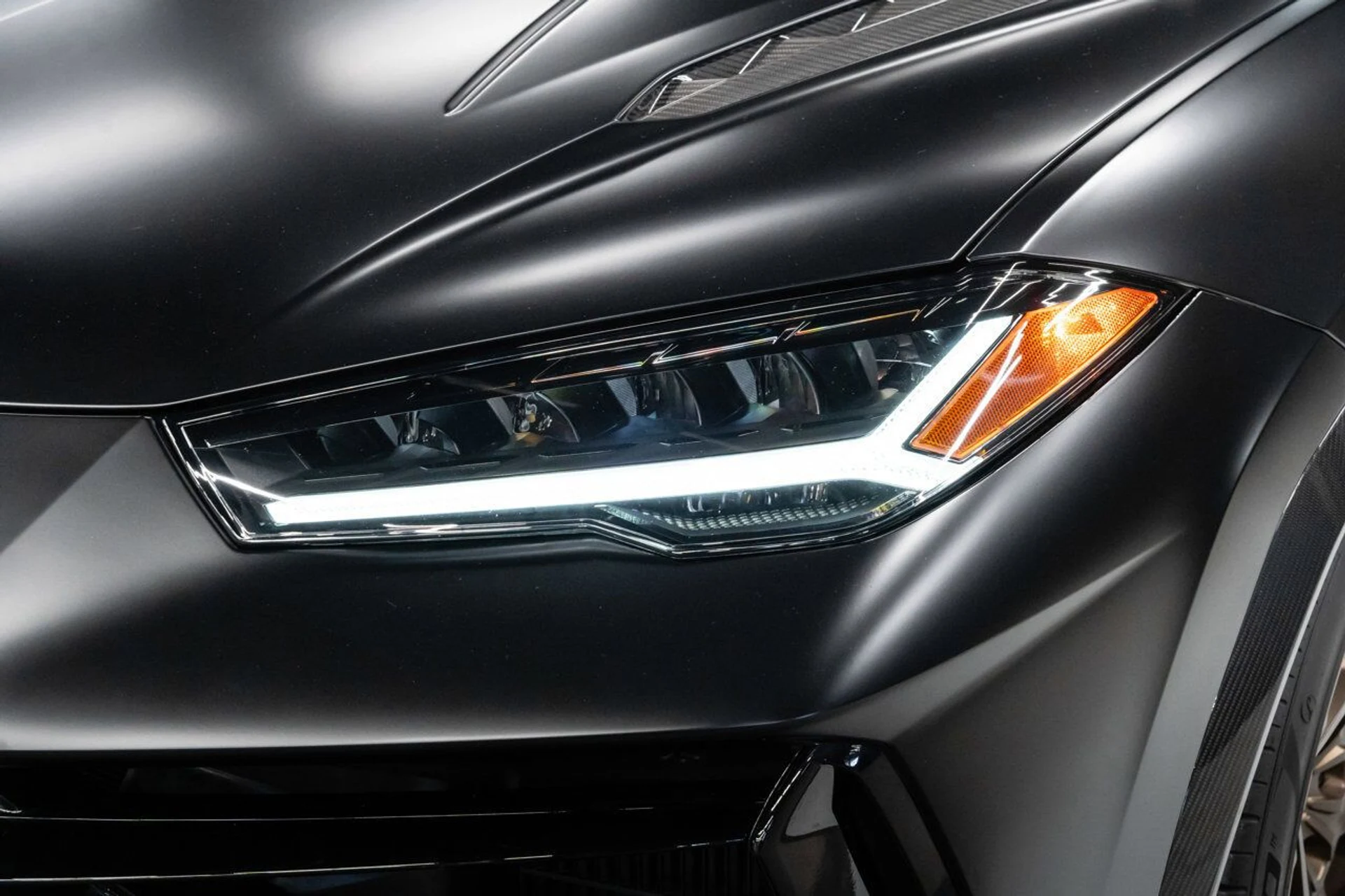 mph058_951311597_lamborghini_urus_2023_f94cd1de48