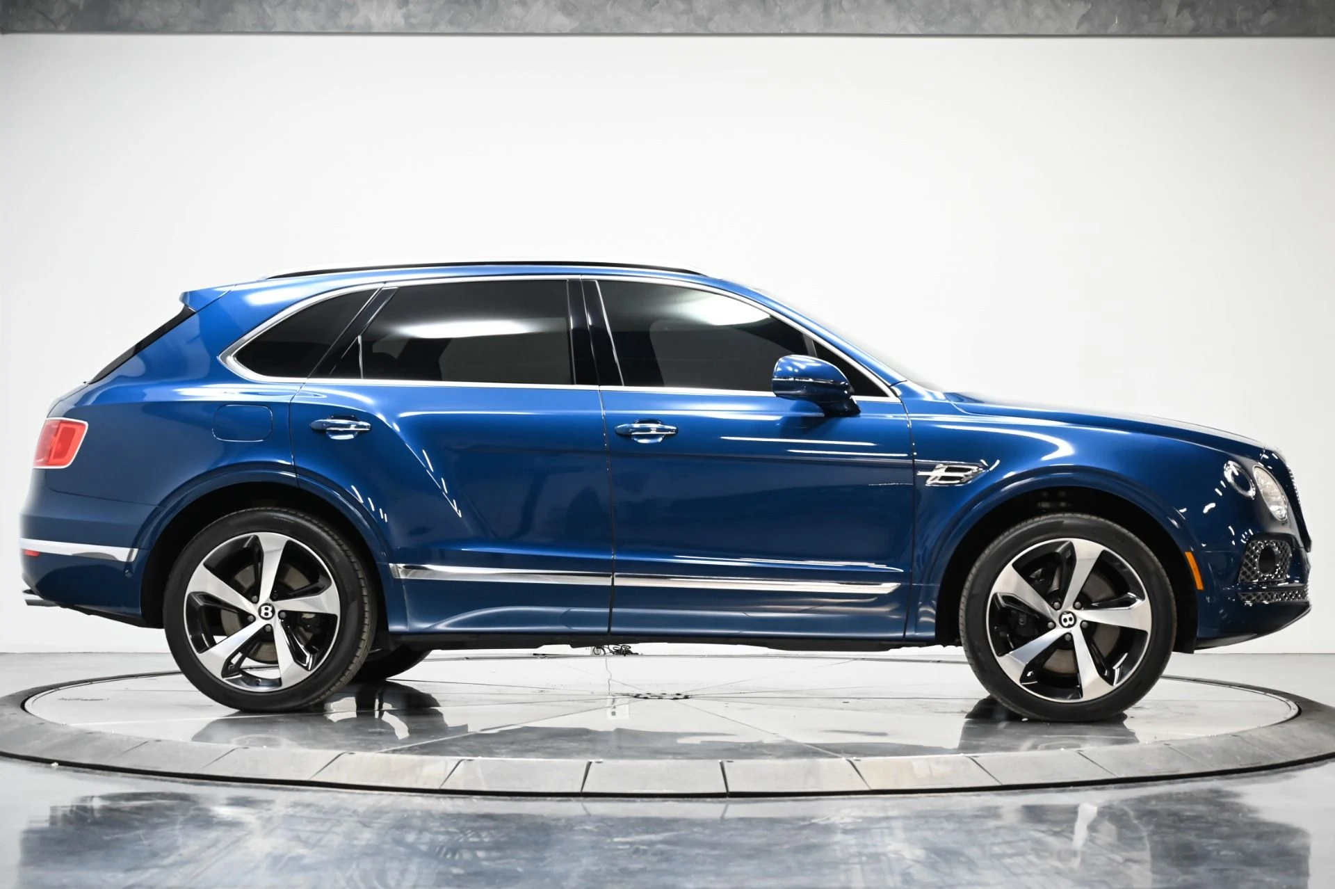 mph059_1006468178_Used_2018_Bentley_Bentayga_W12_1749249697_251ded12a8