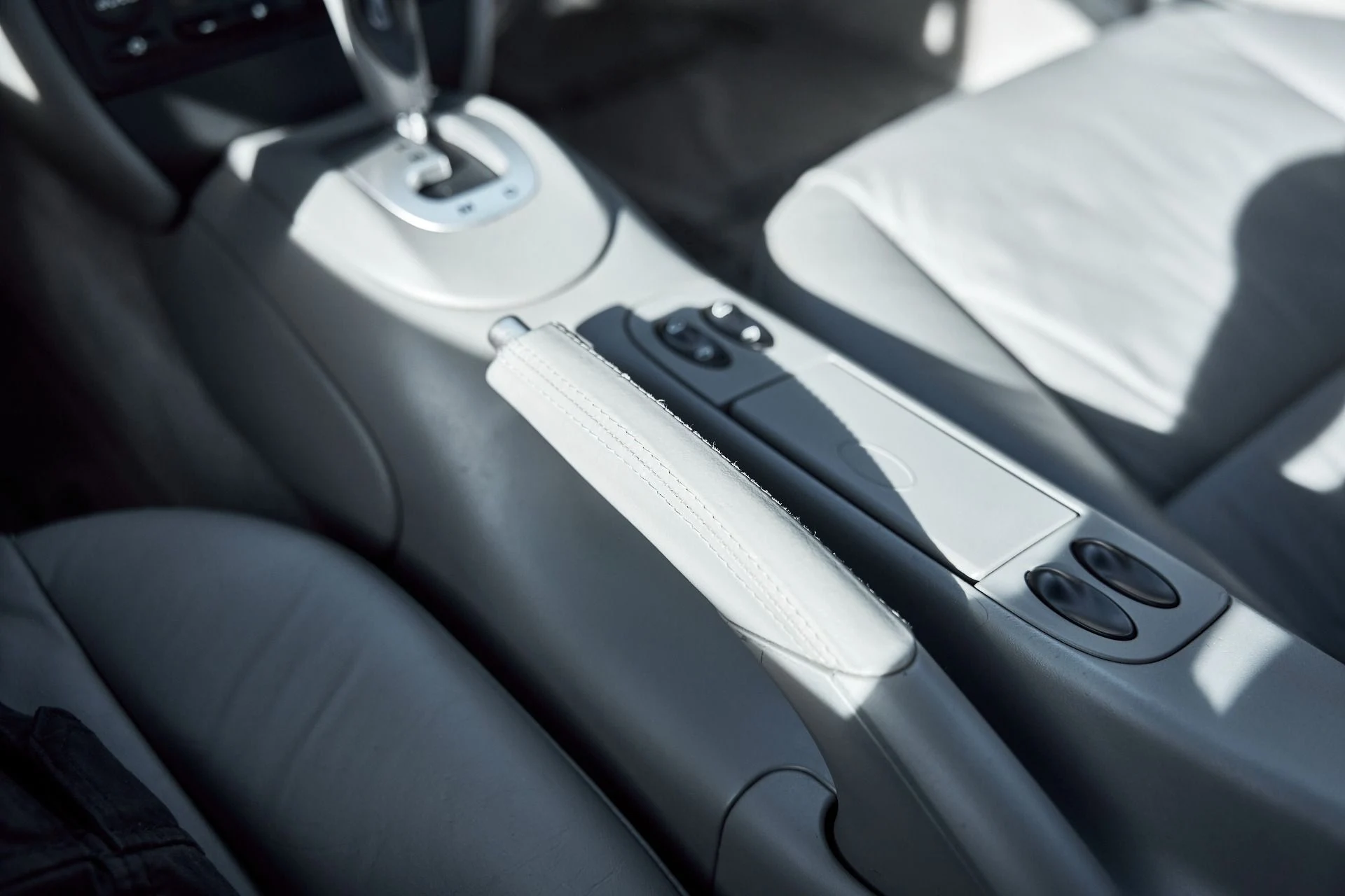 mph059_1023374849_Used_2002_Porsche_911_Carrera_1766458518_fb96f2f12f