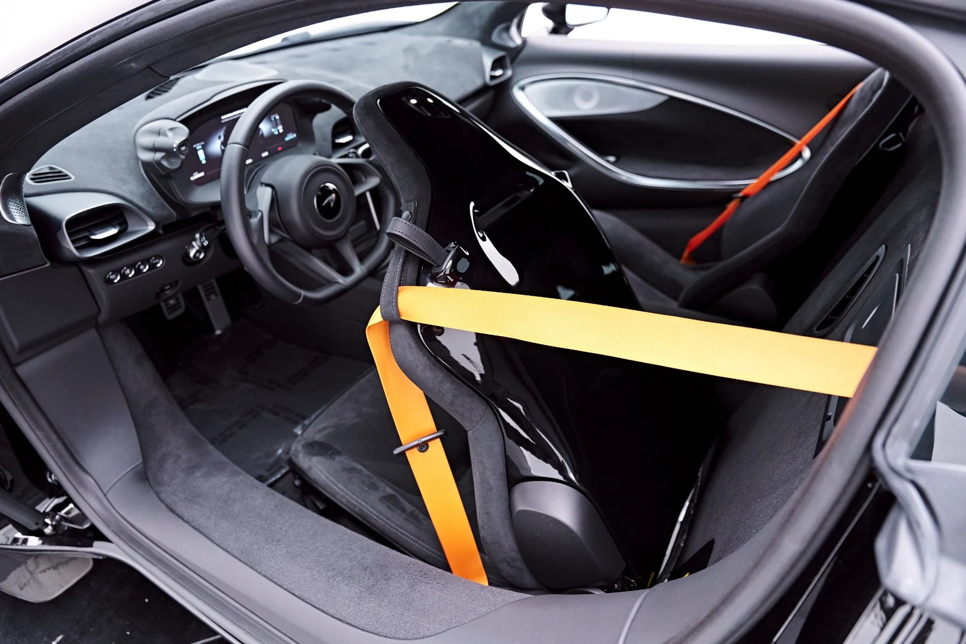 mph059_1031278214_Used_2026_Mc_Laren_Artura_Vision_1777507532_6b676257d4