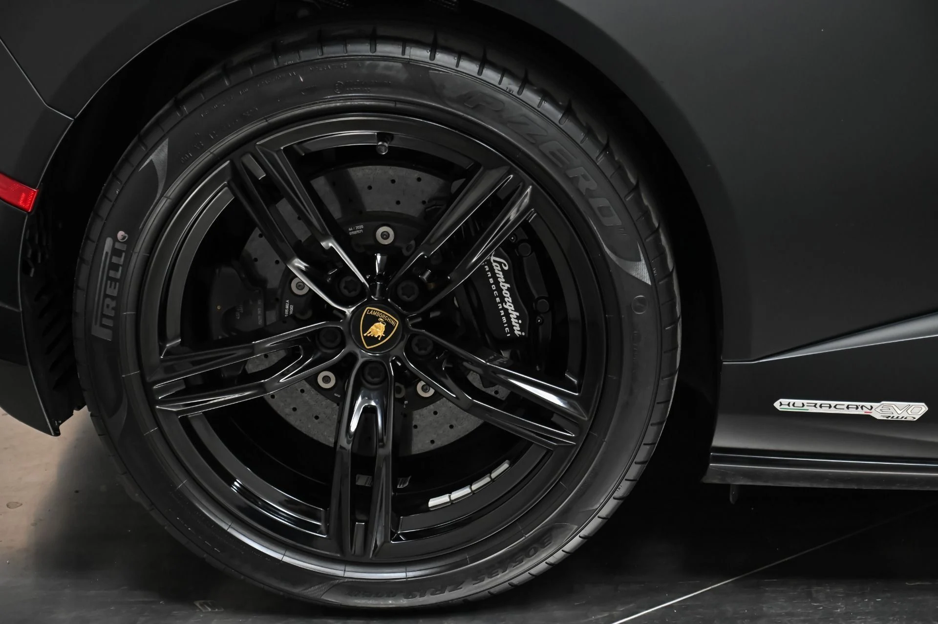 mph059_1073293598_Used_2021_Lamborghini_Huracan_EVO_Base_1754943417_545c863a16