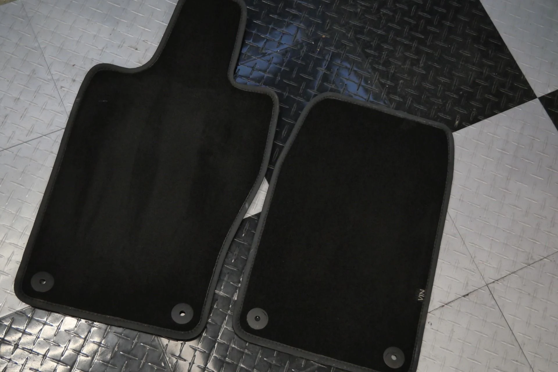 mph059_1078477625_Used_2023_Aston_Martin_DBS_Superleggera_Volante_Massive_432_K_MSRP_Titanium_Exhaust_Full_Carbon_1764363275_583ea29742