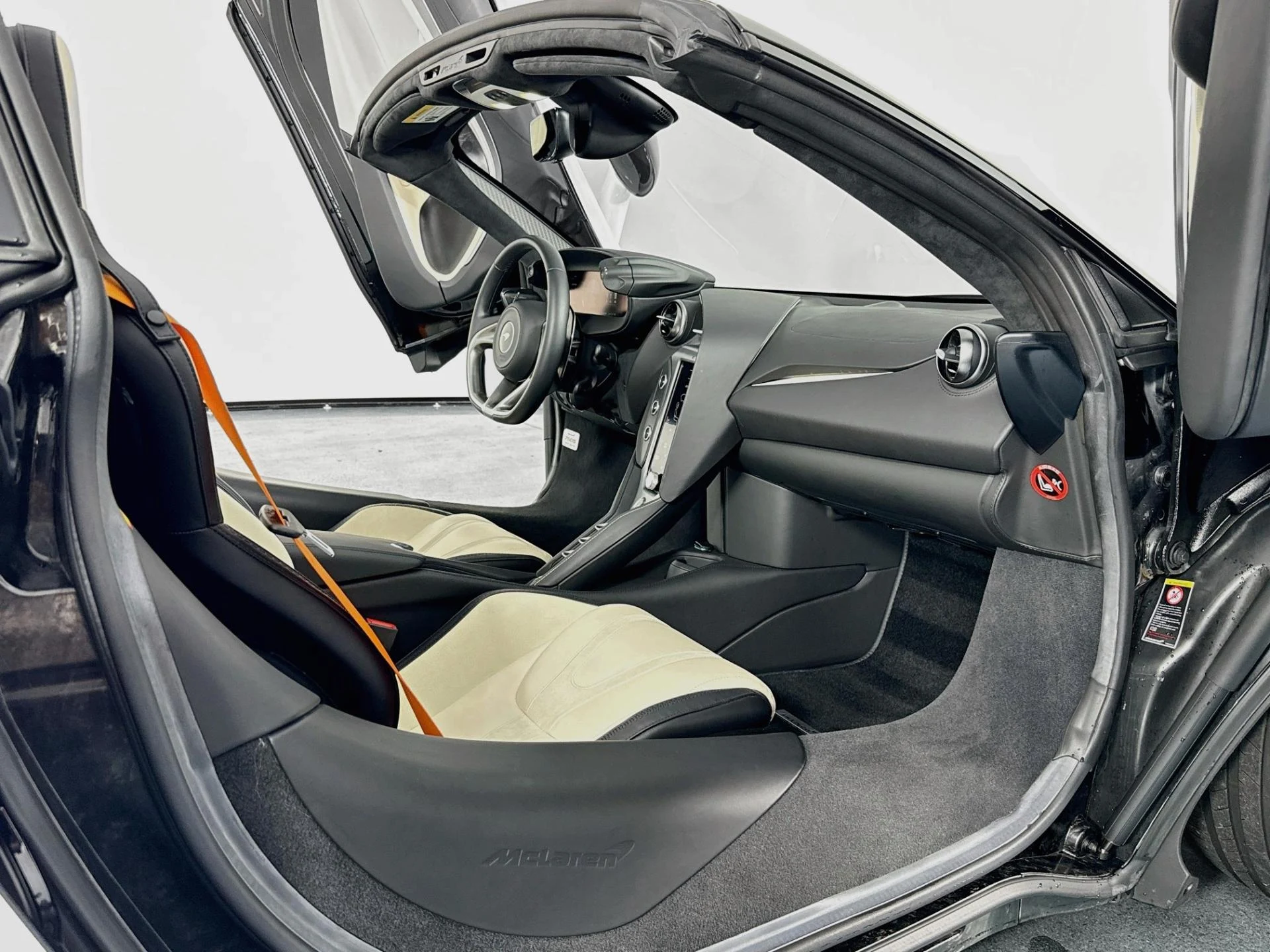 mph059_1089379793_Used_2024_Mc_Laren_750_S_Spider_1788340254_fae25f3cc9