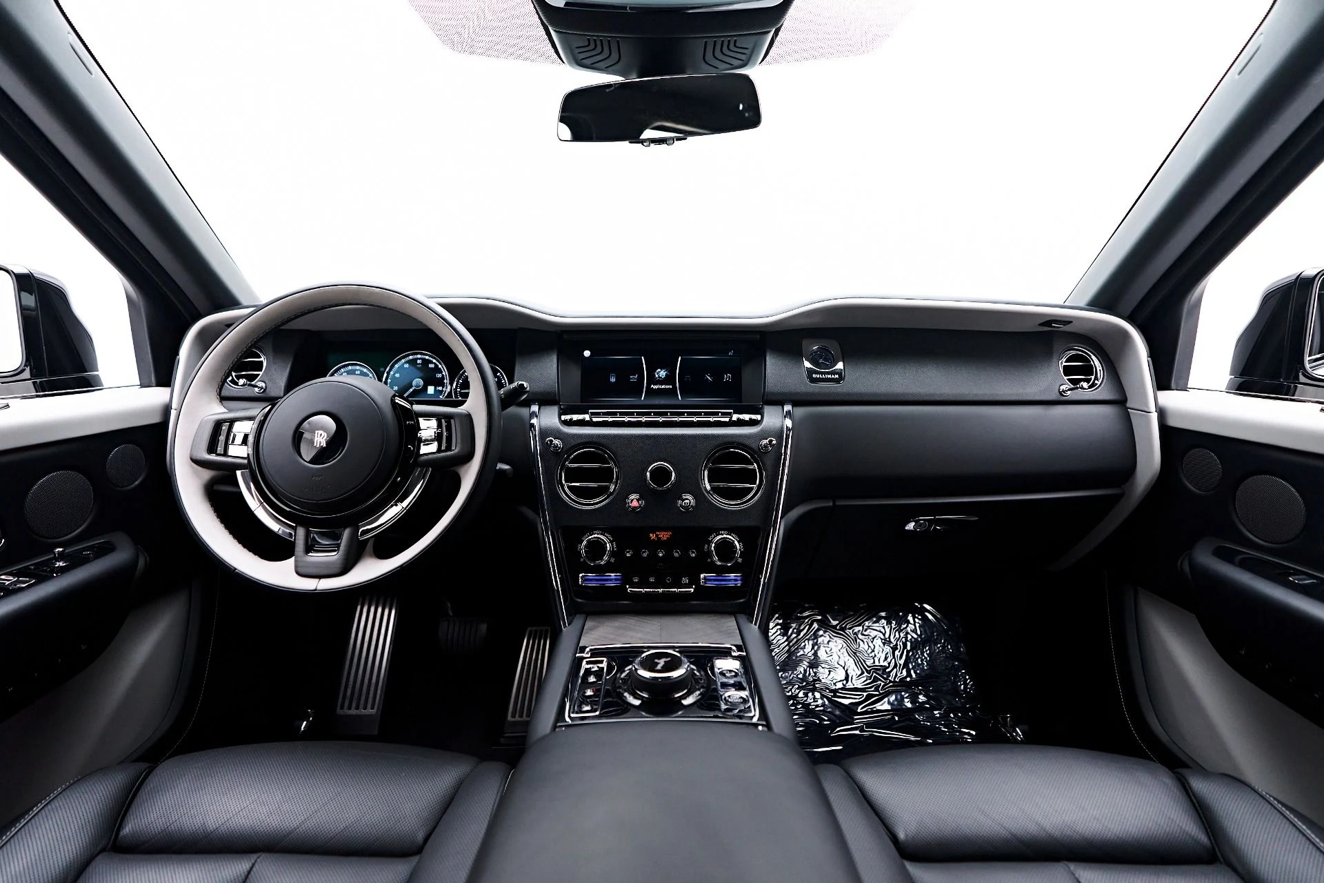mph059_1094968206_Used_2023_Rolls_Royce_Cullinan_Base_1756252121_f6af98211a