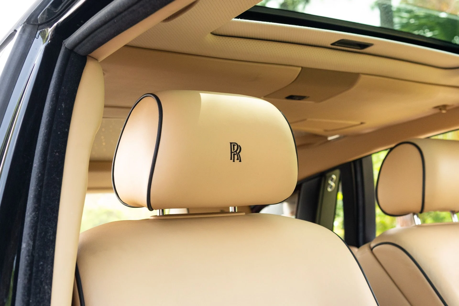 mph059_1107674328_Used_2015_Rolls_Royce_Phantom_1779983365_4aef6aefb6