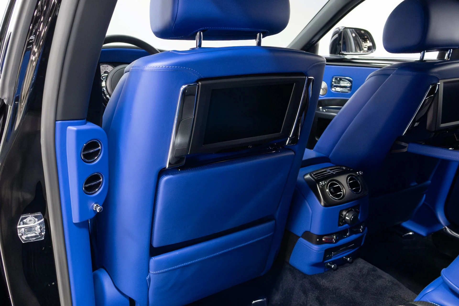 mph059_1110145759_Used_2017_Rolls_Royce_Ghost_Black_Badge_1764012368_40def7afcb