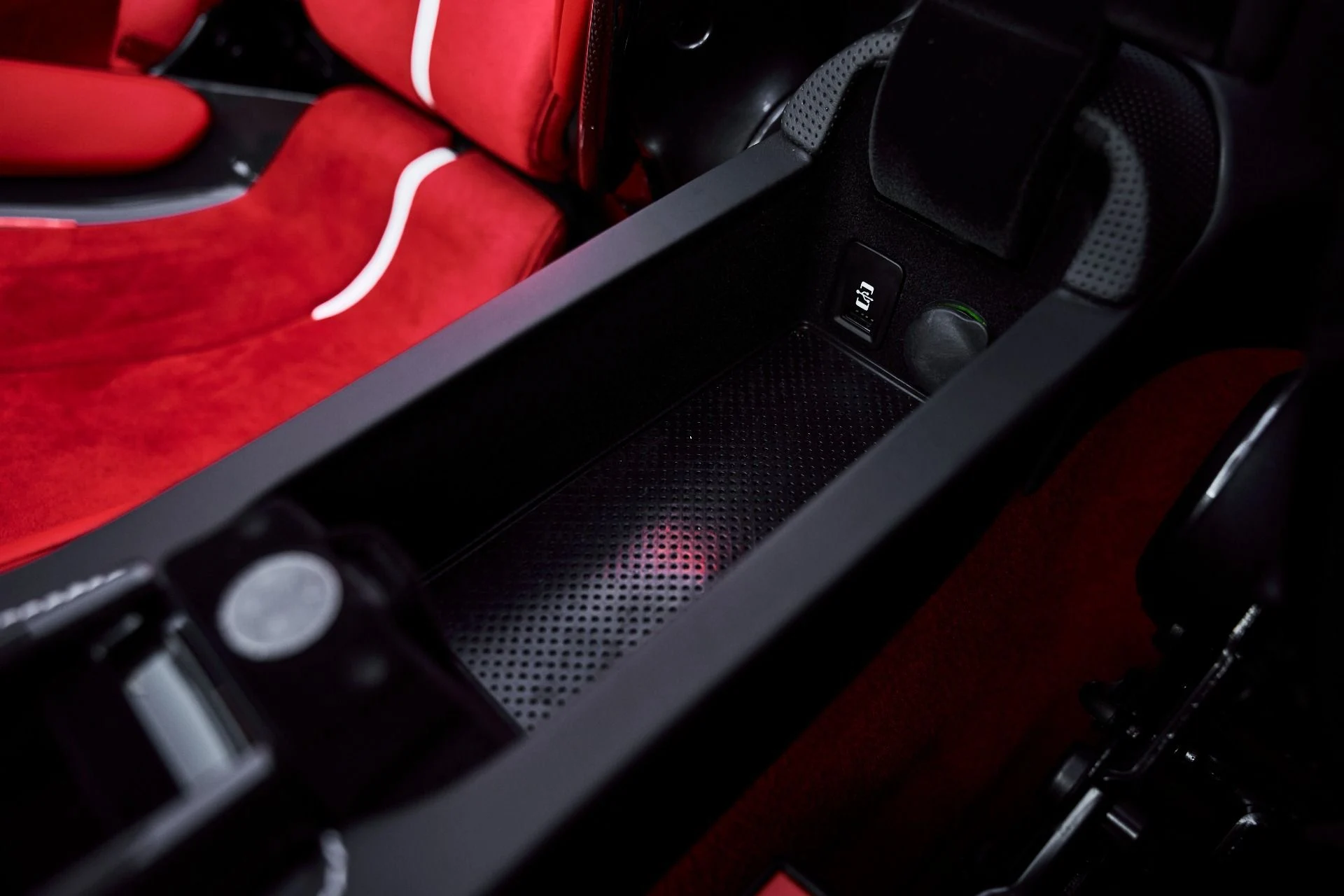 mph059_111878341_Used_2025_Ferrari_SF_90_Spider_Base_1776876620_64070f9166