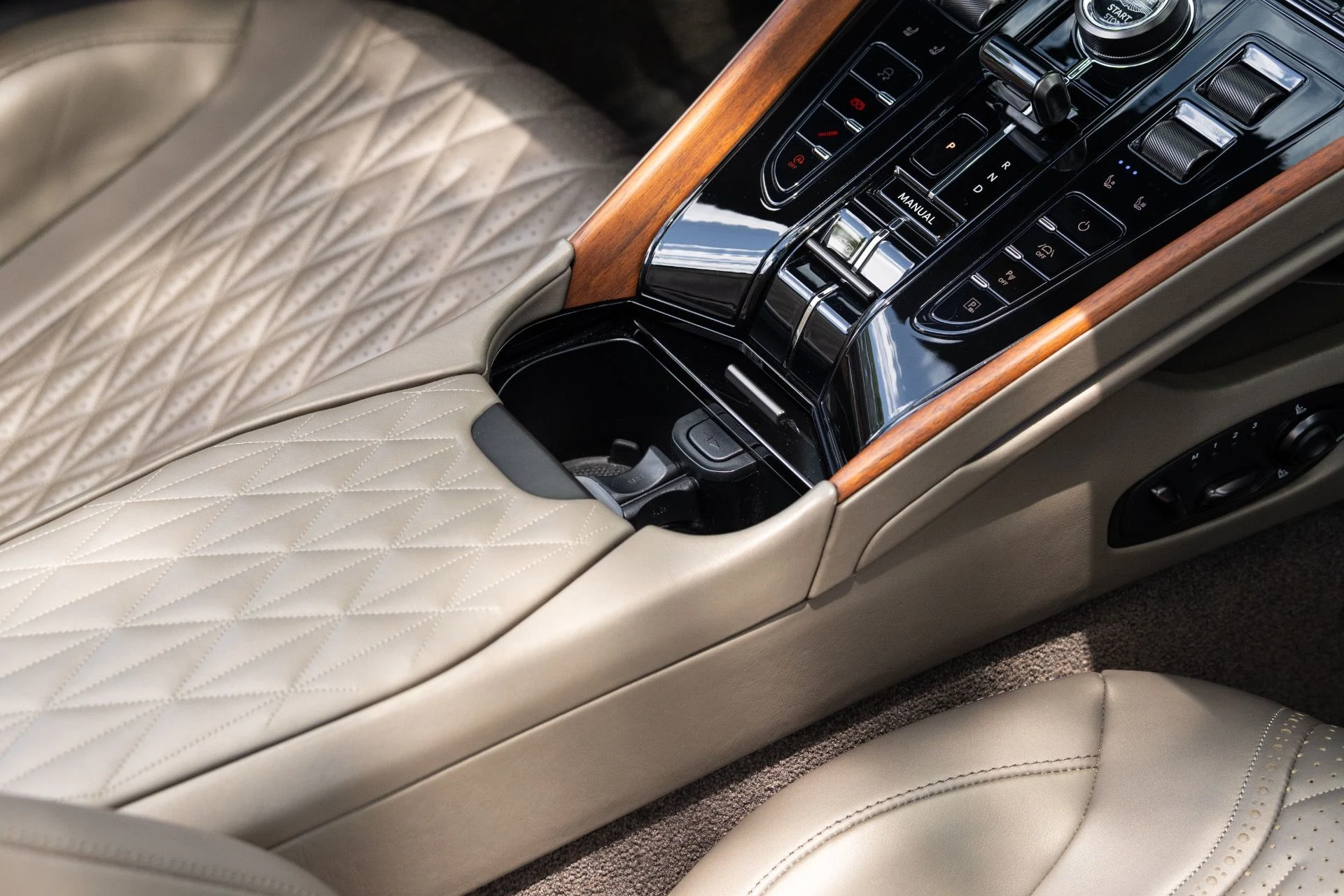 mph059_1143439546_Used_2024_Aston_Martin_DB_12_Volante_1777693541_96ab4ca87f