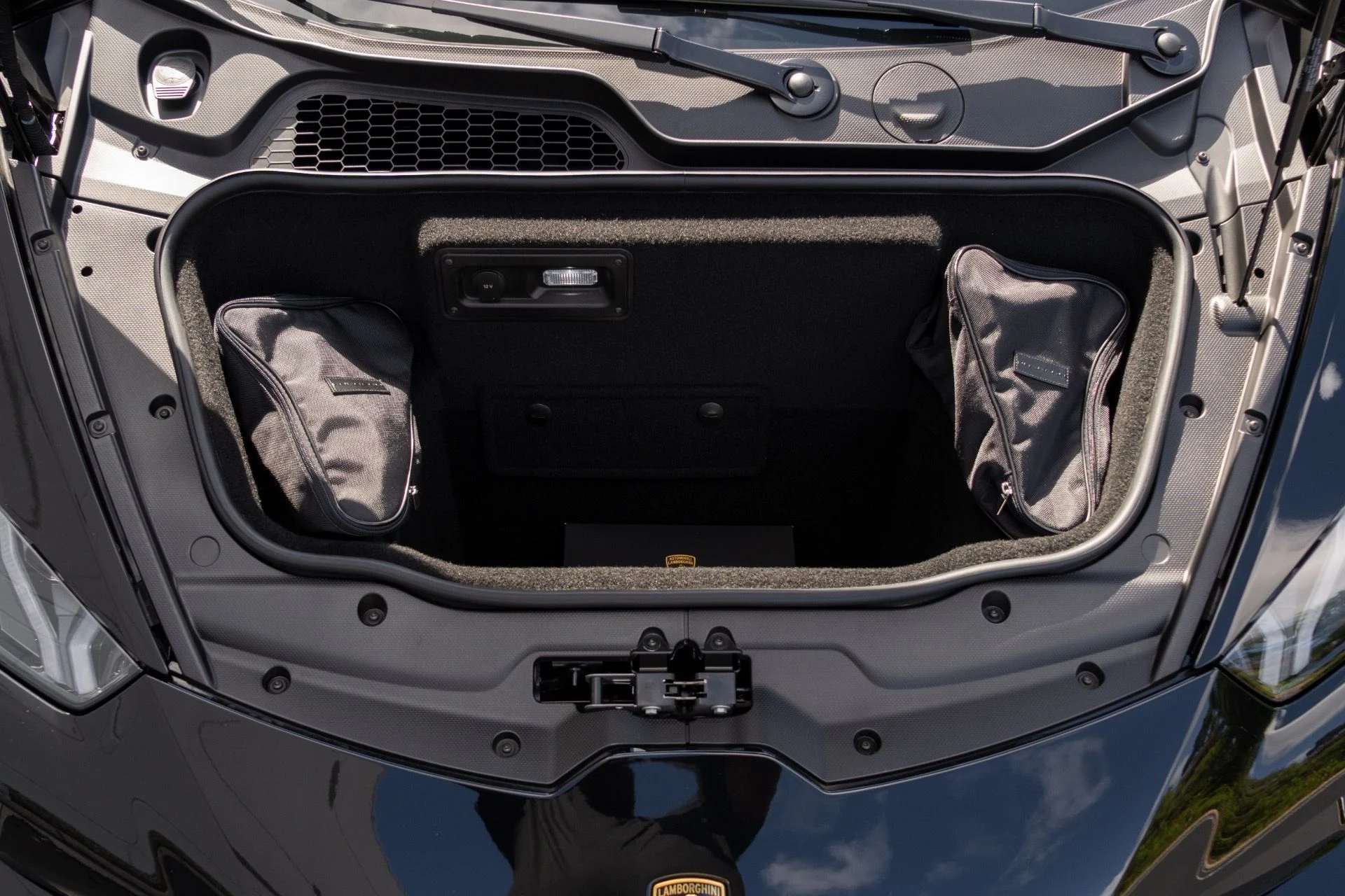 mph059_1203271320_Used_2022_Lamborghini_Huracan_EVO_1764129423_4192cf2f1f