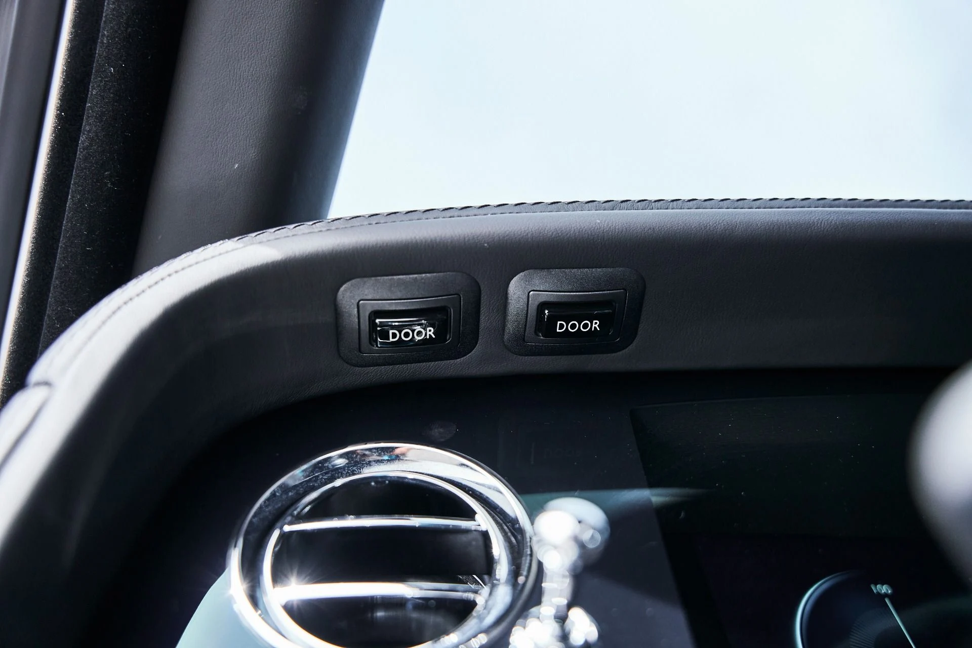 mph059_1212108023_Used_2025_Rolls_Royce_Cullinan_Black_Badge_1774912559_bc4dc4df30