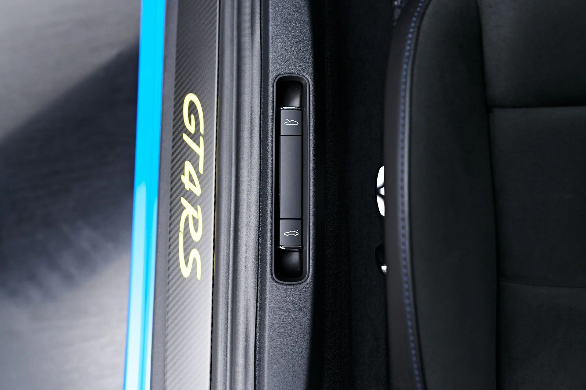 mph059_1232897861_Used_2024_Porsche_718_Cayman_GT_4_RS_1757637912_2e30481a17