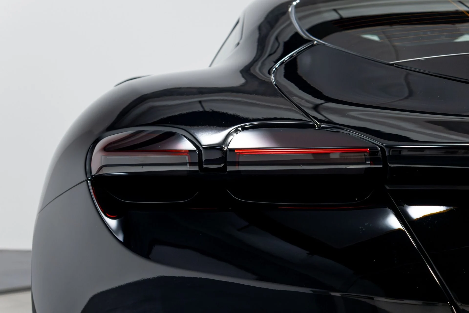 mph059_1245957653_Used_2022_Ferrari_Roma_1775684538_2611ce782e