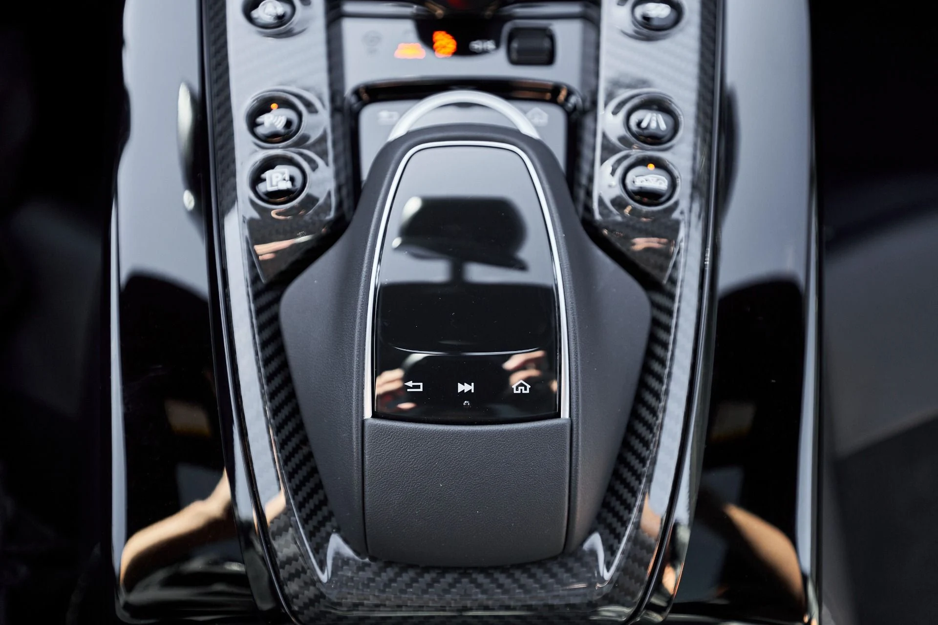 mph059_1333449194_Used_2023_Aston_Martin_DBX_707_1759982408_ab93f413d9