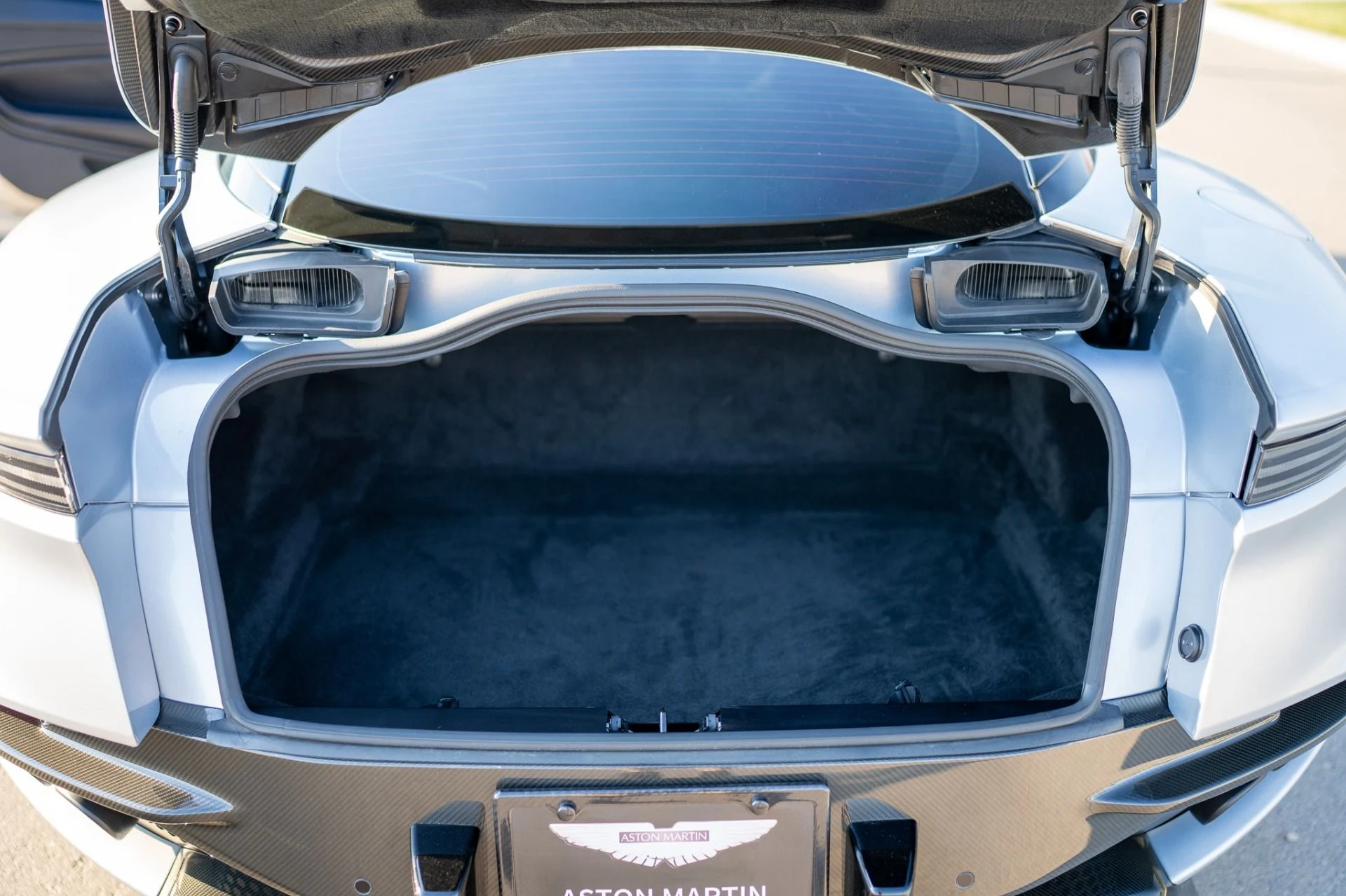 mph059_1370588015_Used_2020_Aston_Martin_DBS_Superleggera_1782927184_6b037602c1