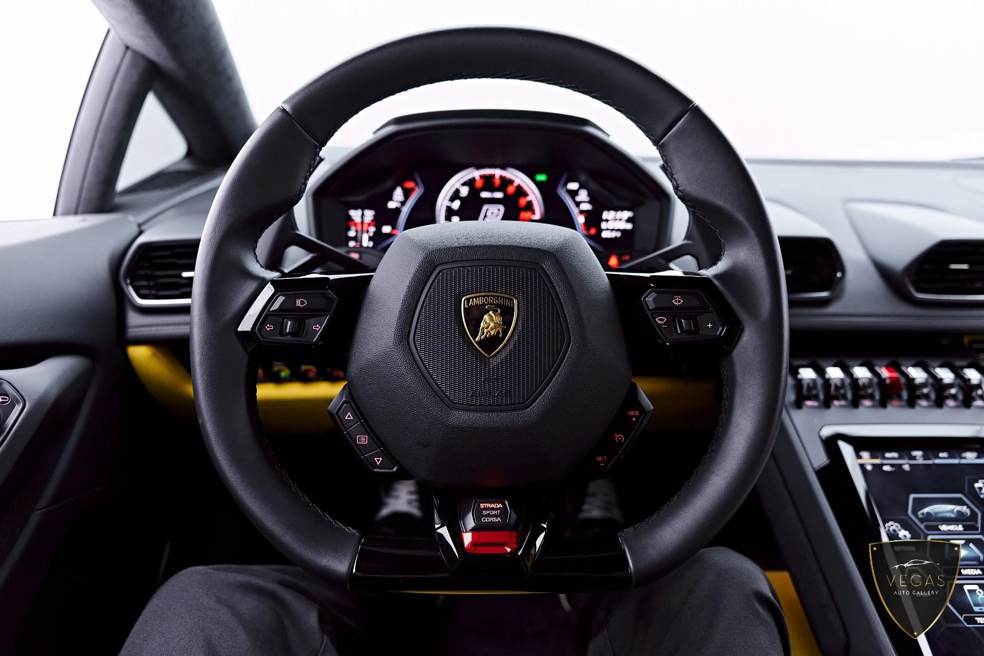 mph059_1386662273_Used_2022_Lamborghini_Huracan_EVO_Base_1782344344_097a440602