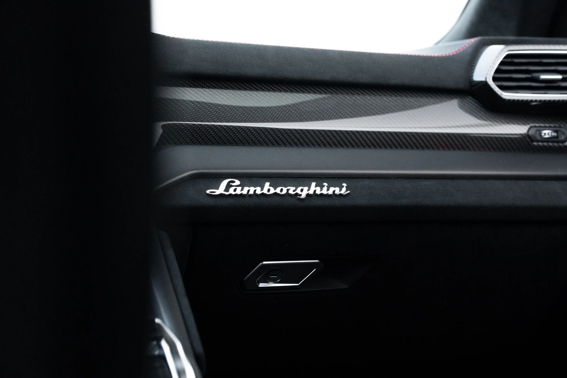 mph059_1407893892_Used_2024_Lamborghini_Urus_Performante_1770940170_55c9d82940