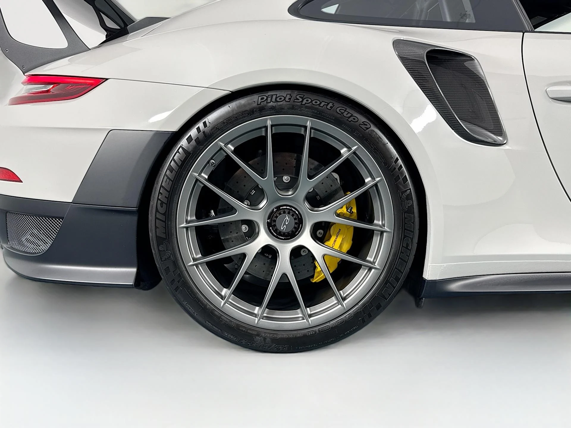 mph059_1436863186_Used_2018_Porsche_911_GT_2_RS_Weissach_Package_1784604516_80c6416eb0