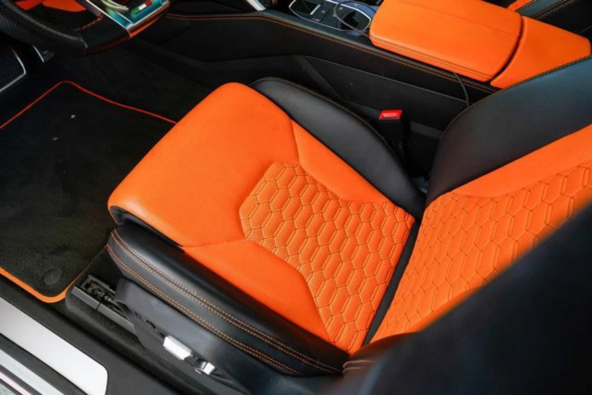 mph059_1475244870_used_2021_lamborghini_urus_awd_14354_22713615_60_640_6818524a91