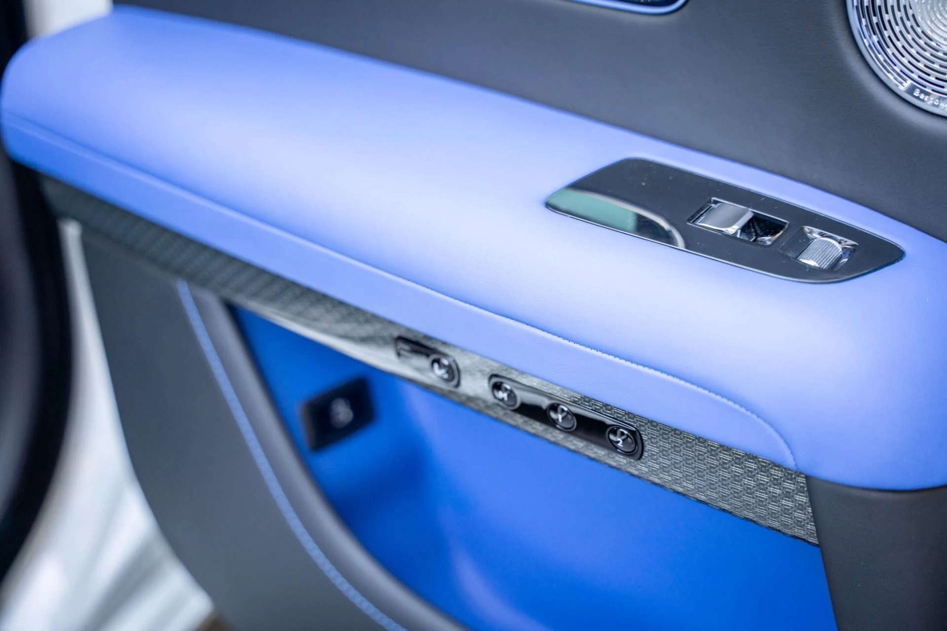 mph059_1482294181_Used_2022_Rolls_Royce_Black_Badge_Ghost_1772144629_ed7f171886