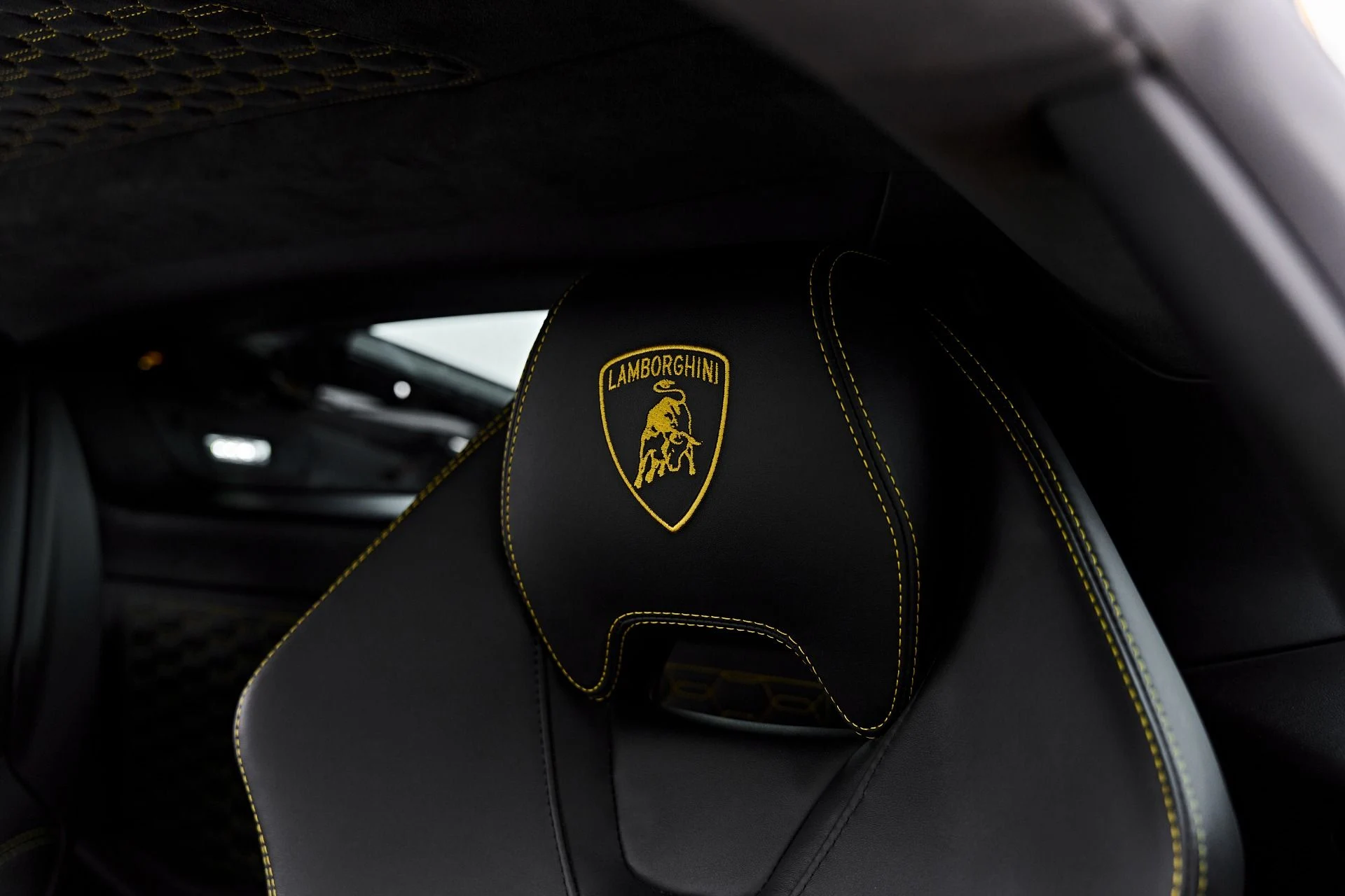 mph059_1488430687_Used_2022_Lamborghini_Huracan_EVO_Base_1787357901_2e98a550ee