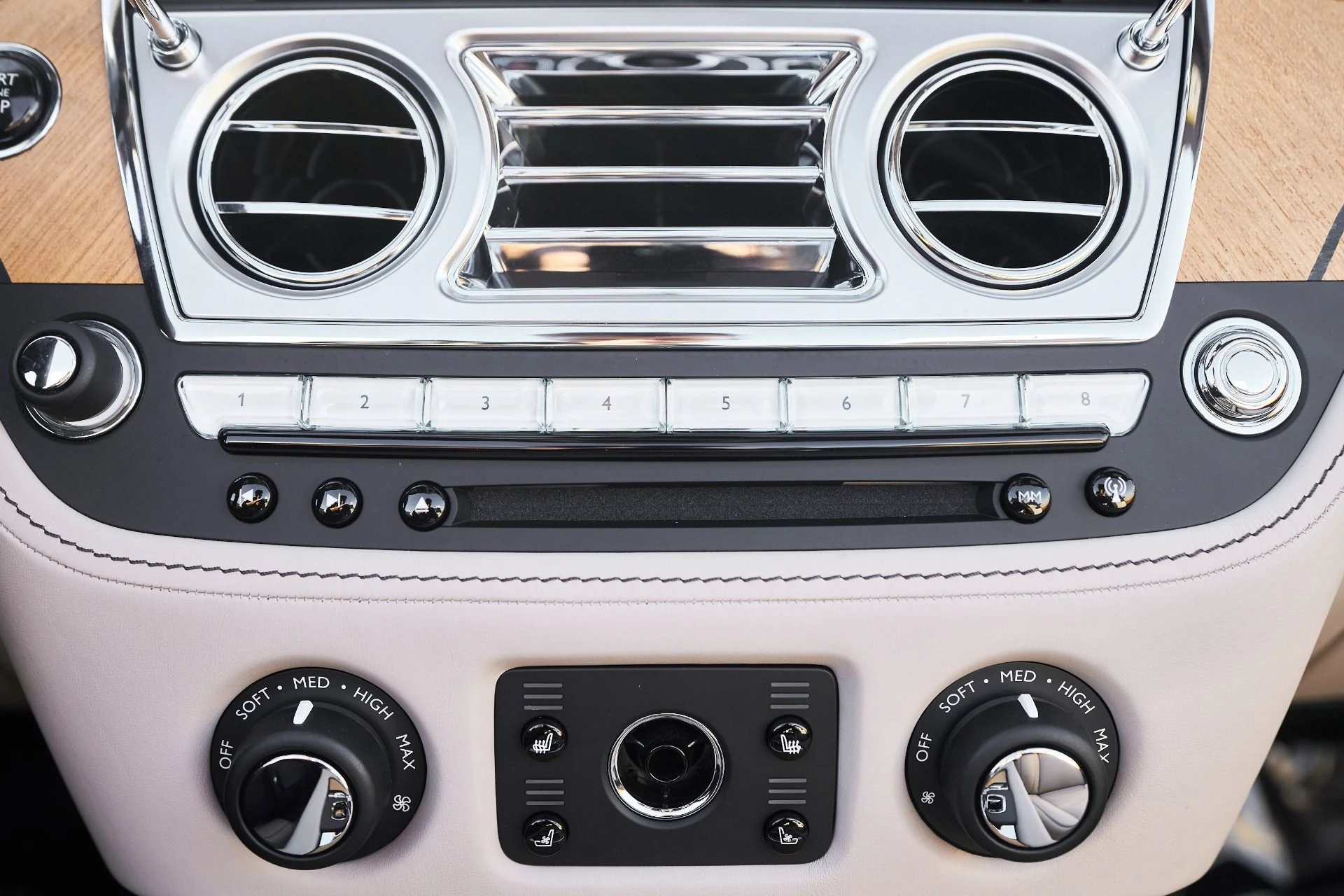 mph059_1551512635_Used_2020_Rolls_Royce_Dawn_Base_1762645869_2a362be790