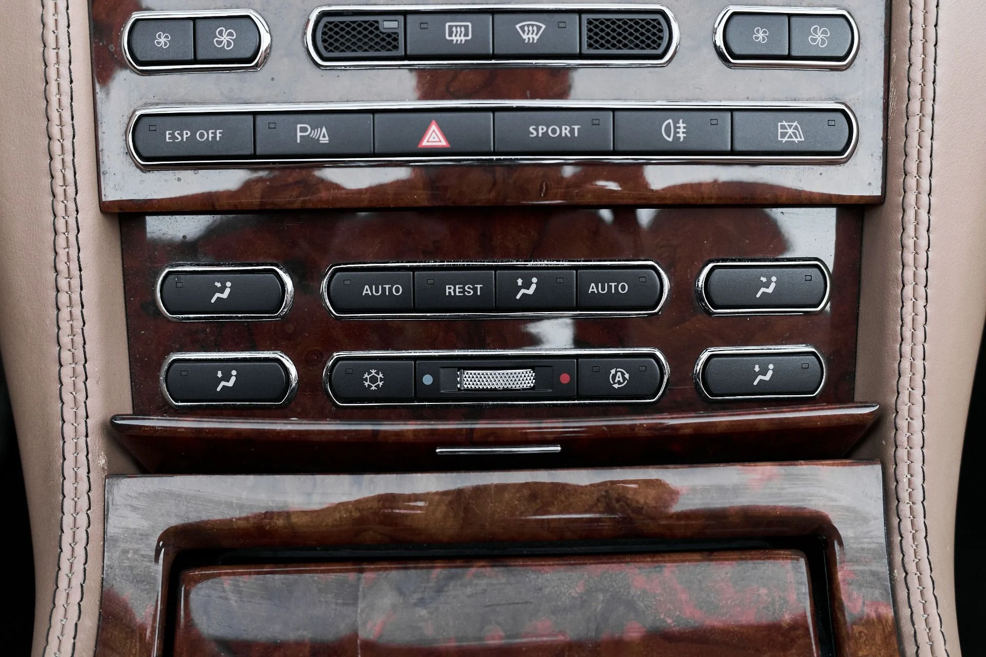 mph059_1560461216_Used_2009_Bentley_Azure_Base_1765906250_b726e4259b