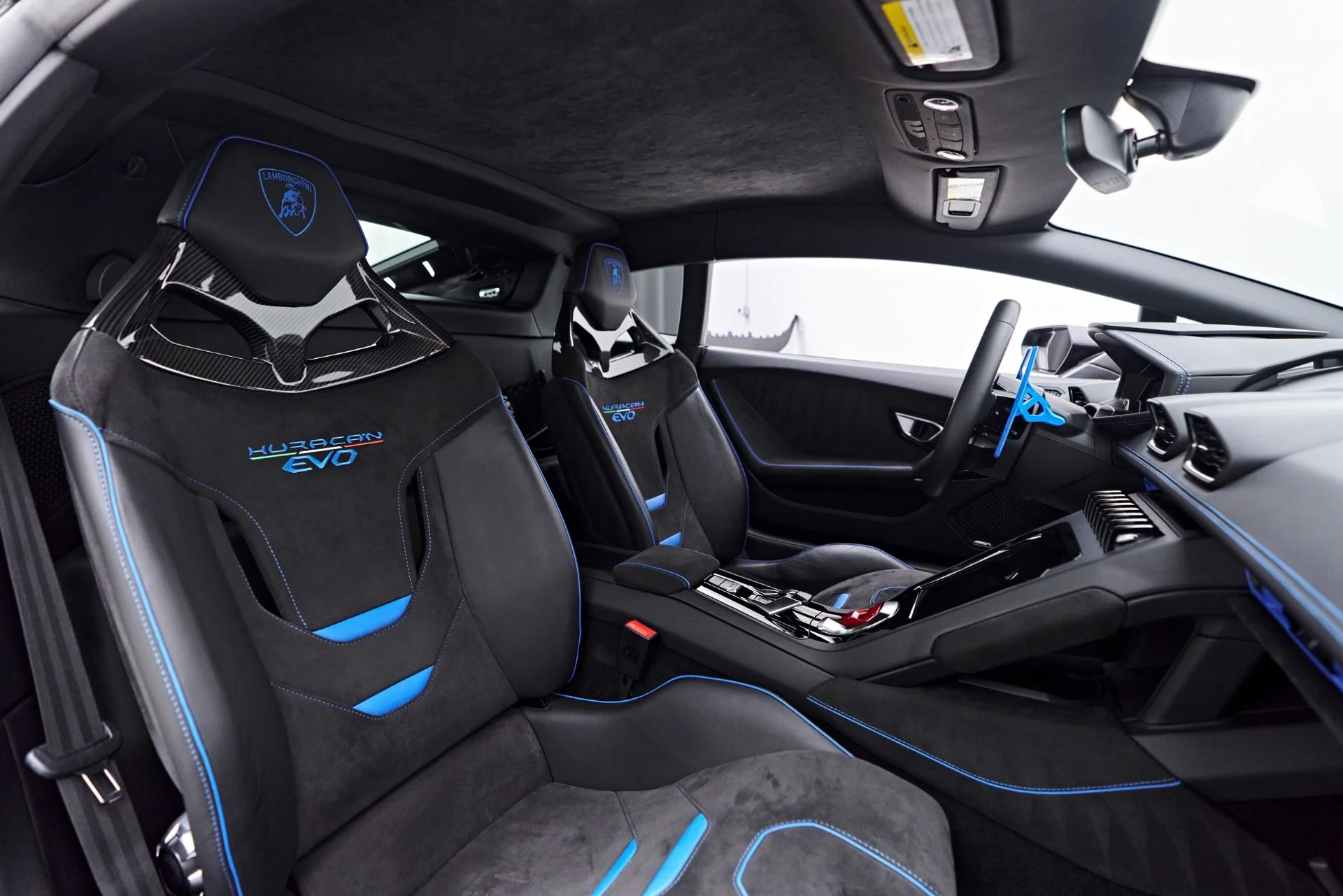 mph059_1669168740_Used_2021_Lamborghini_Huracan_EVO_Base_1758314703_6010cbe899