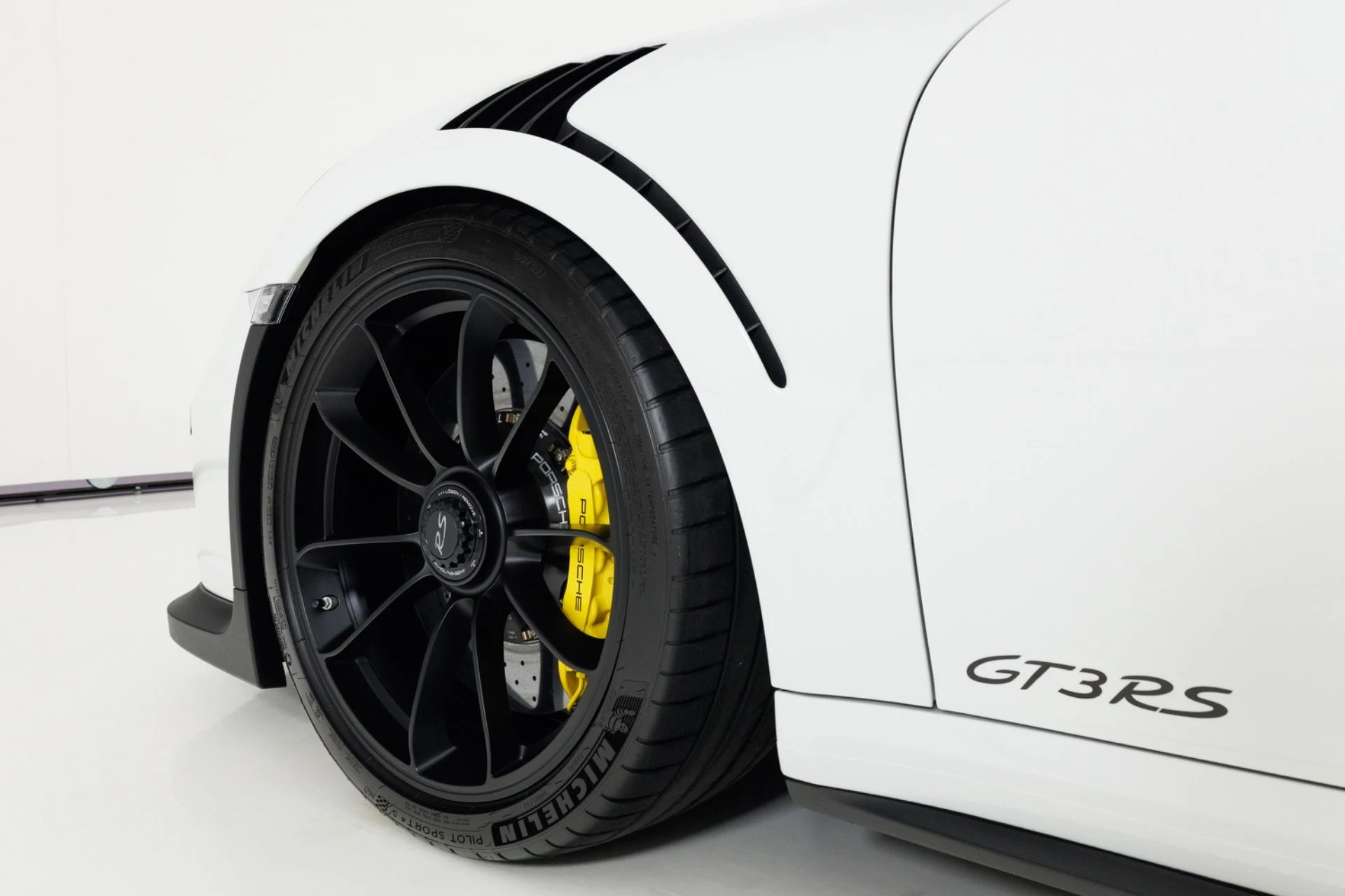 mph059_1692145827_Used_2016_Porsche_911_GT_3_RS_1775150693_c154a0aa67