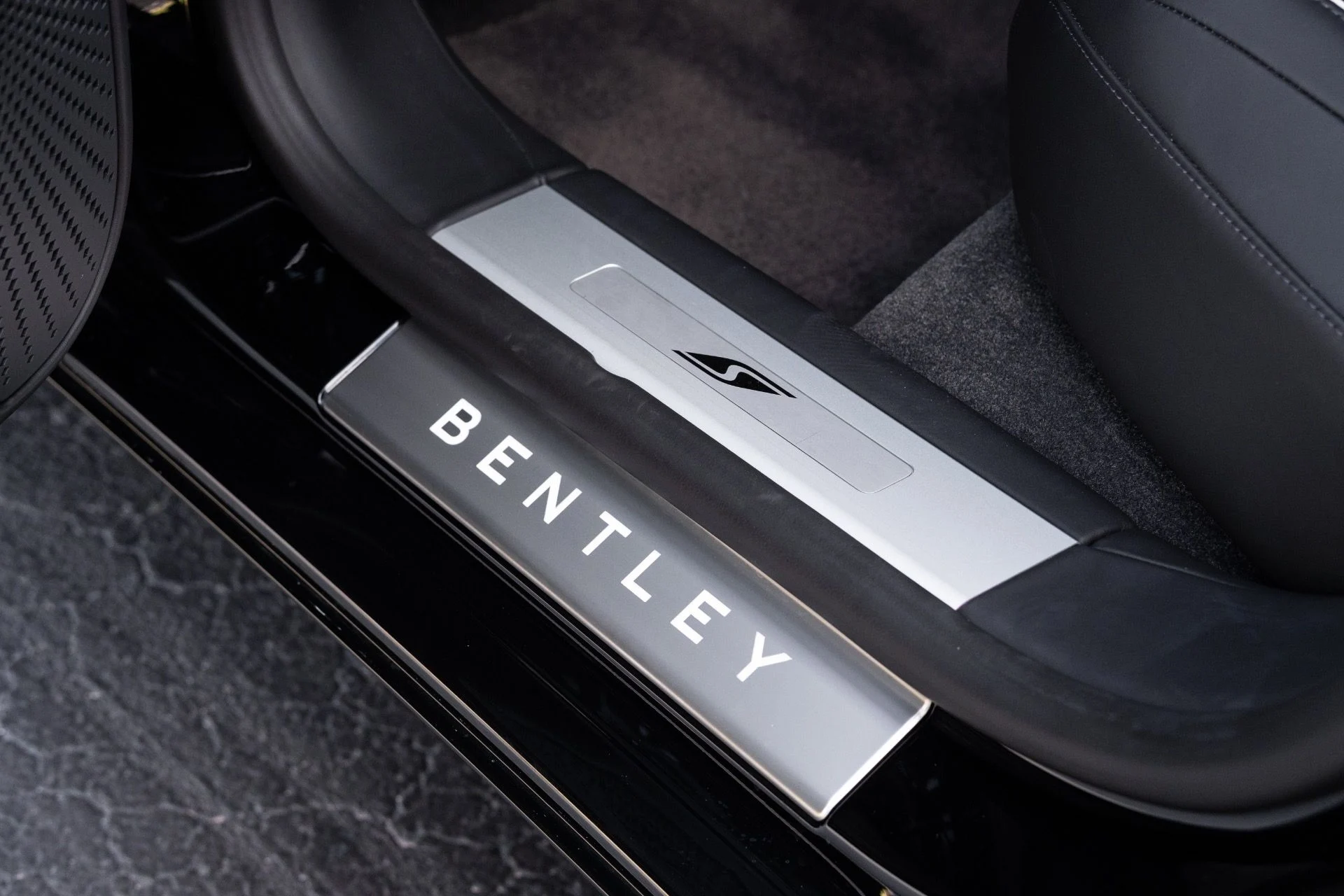 mph059_1717633063_Used_2023_Bentley_Flying_Spur_S_V8_1778782784_38a2be7ef9