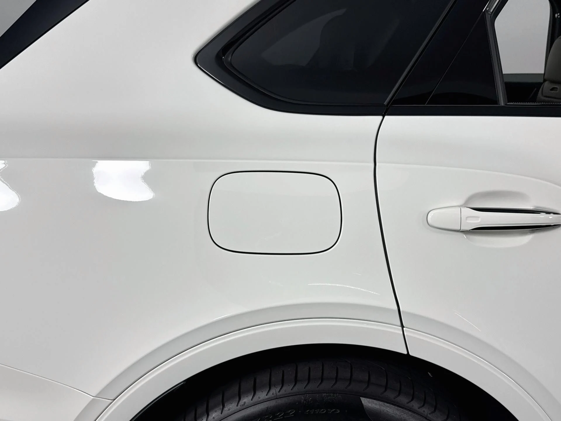 mph059_1753458400_Used_2023_Bentley_Bentayga_S_V8_1791232630_584d12beae