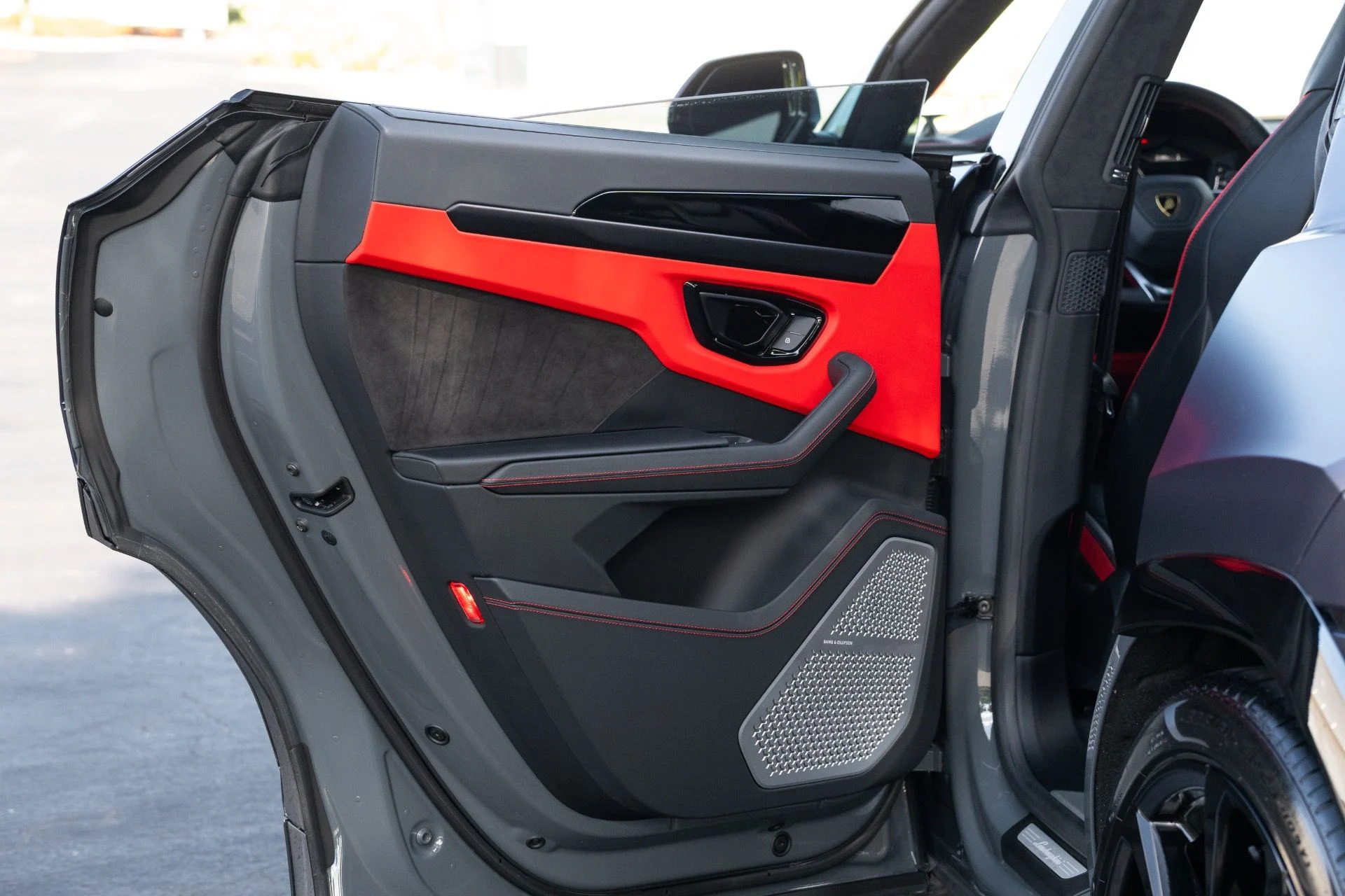 mph059_1759384355_Used_2024_Lamborghini_Urus_S_1781216022_97d33b3761