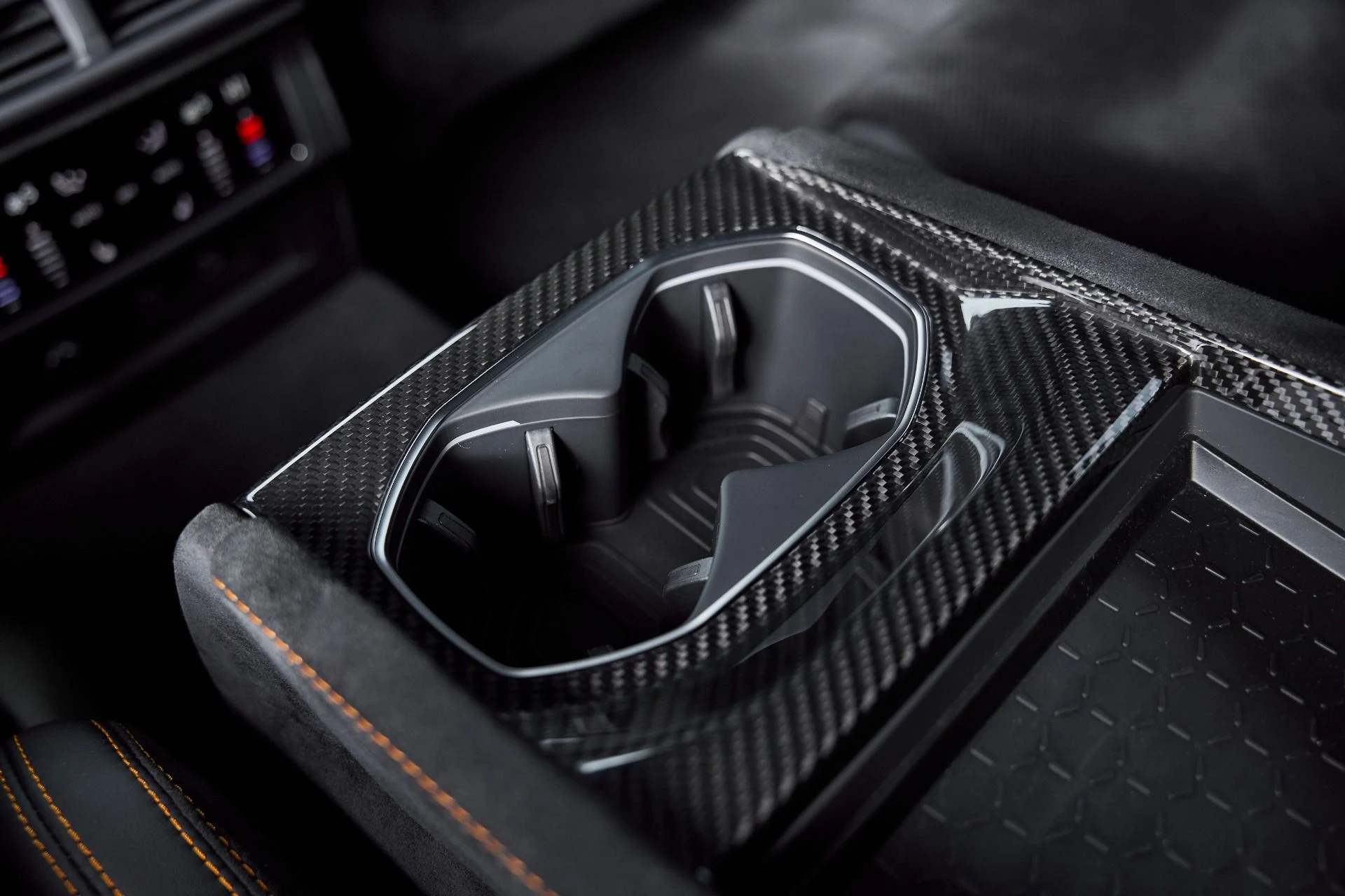 mph059_1767247281_Used_2024_Lamborghini_Urus_Performante_1768001193_70a020eb5a