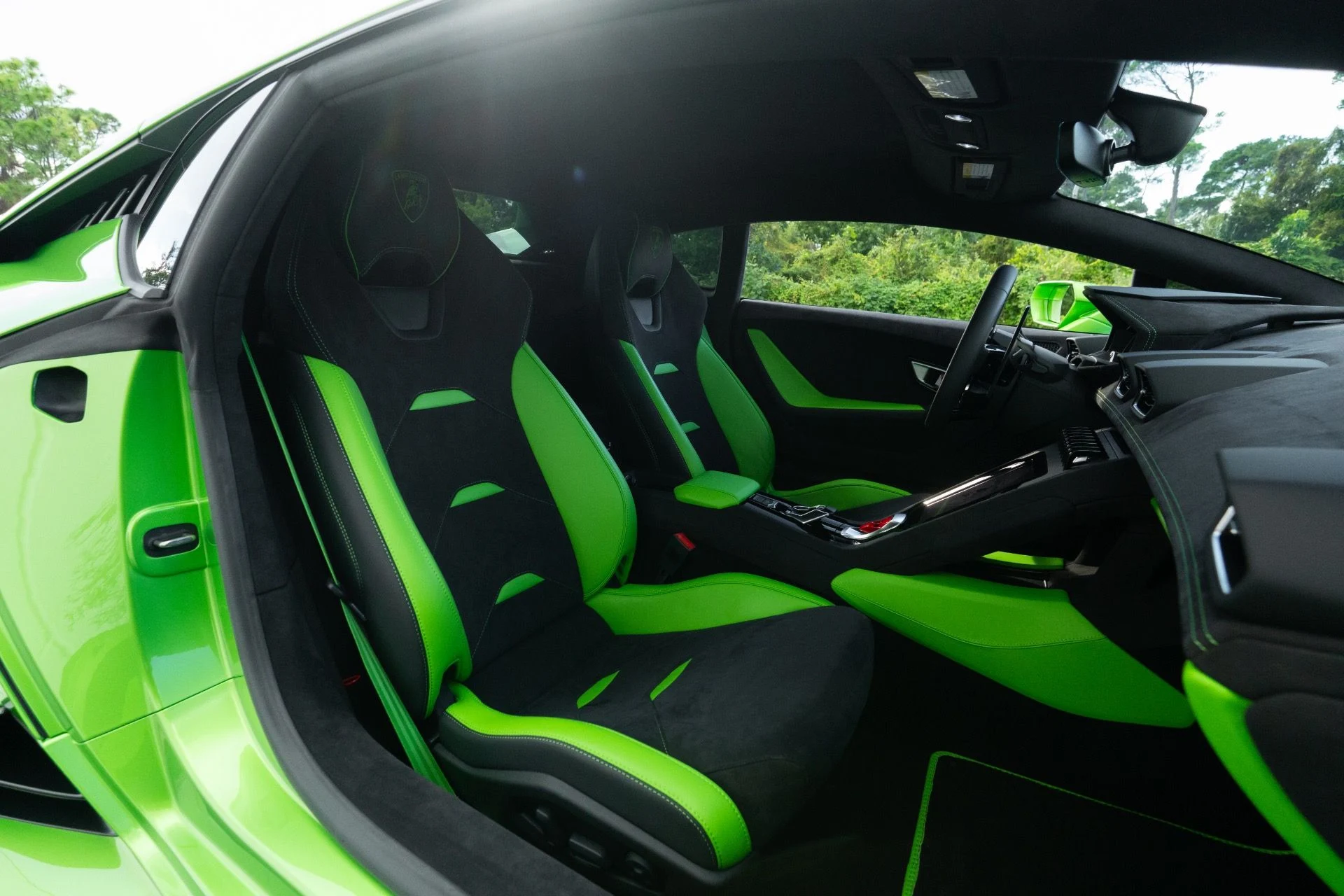 mph059_1810449516_Used_2023_Lamborghini_Huracan_Tecnica_1761058582_5de60dffca