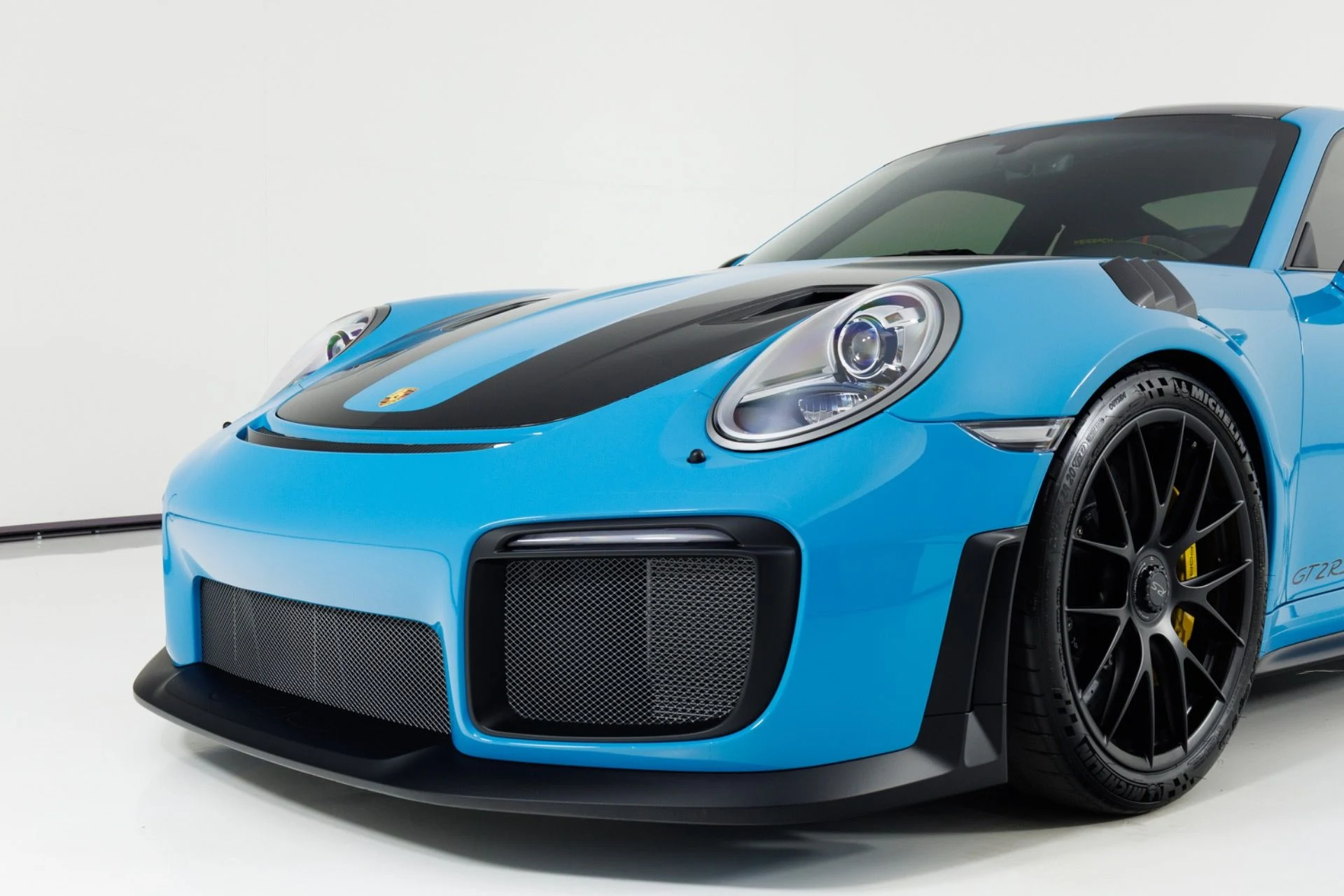 mph059_186216127_Used_2018_Porsche_911_GT_2_RS_1783631648_2d03df93f7