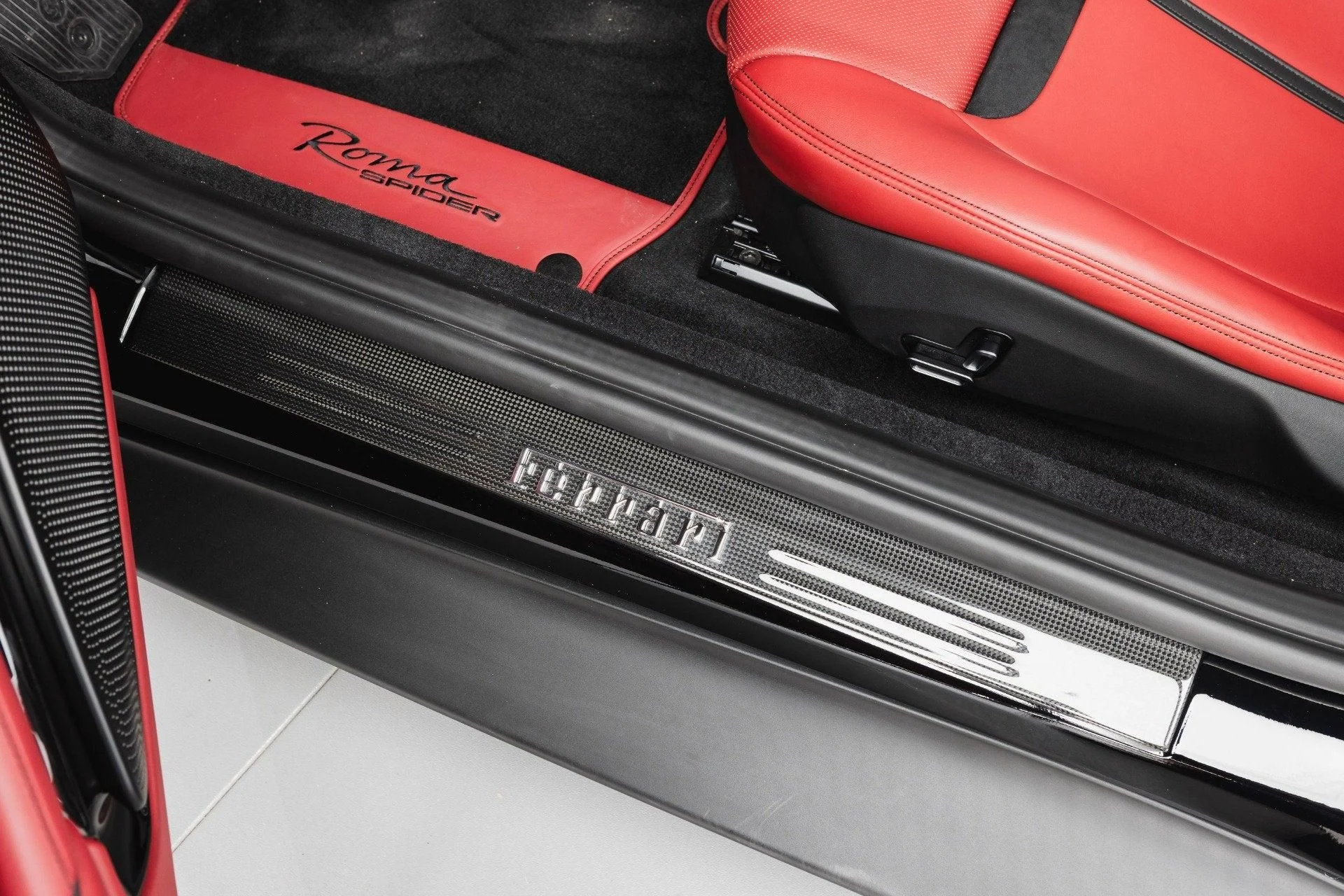 mph059_1866017583_Used_2024_Ferrari_Roma_Spider_1777350168_7795ffe050