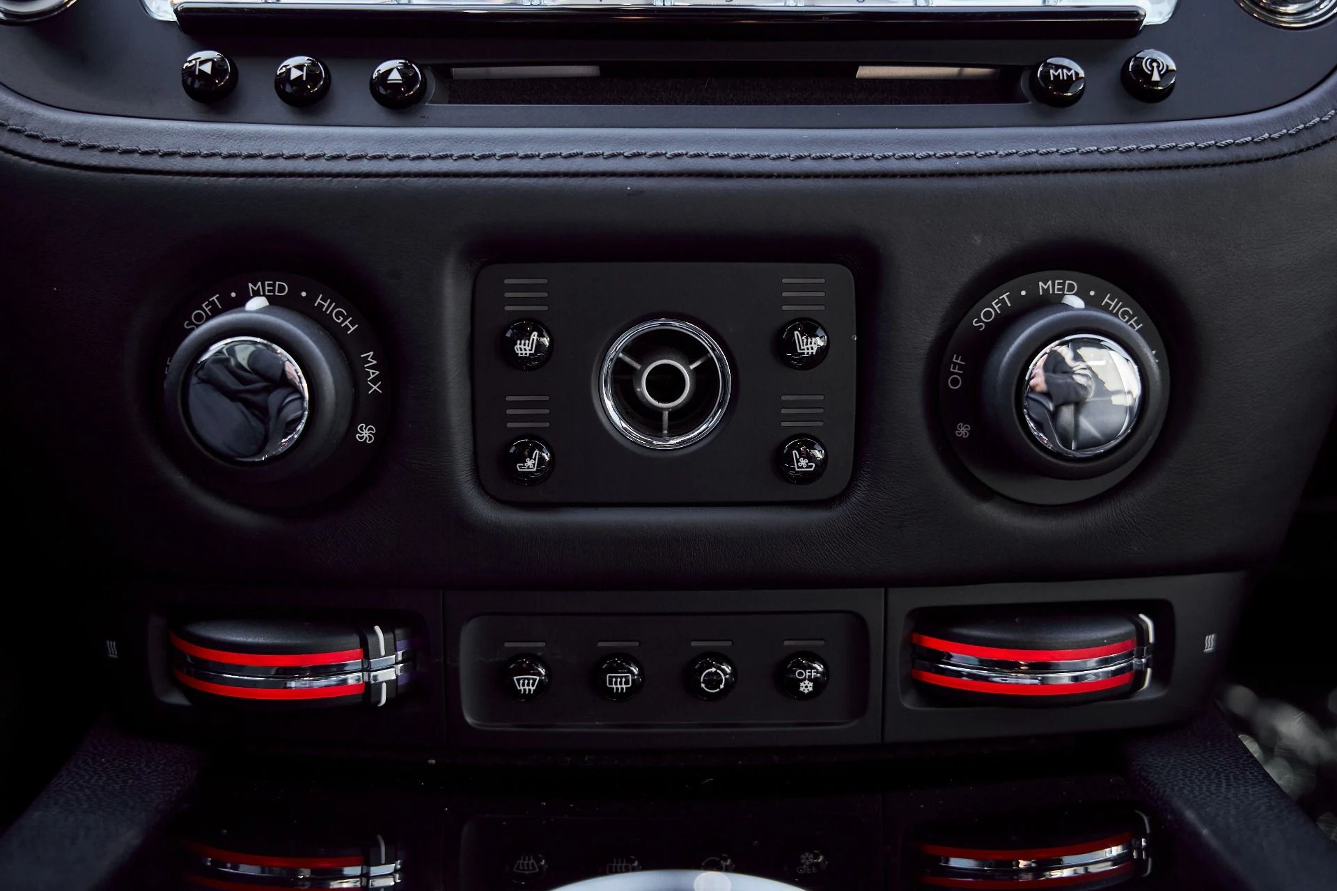 mph059_1874401394_Used_2015_Rolls_Royce_Wraith_Base_1767063583_83b4ae738c