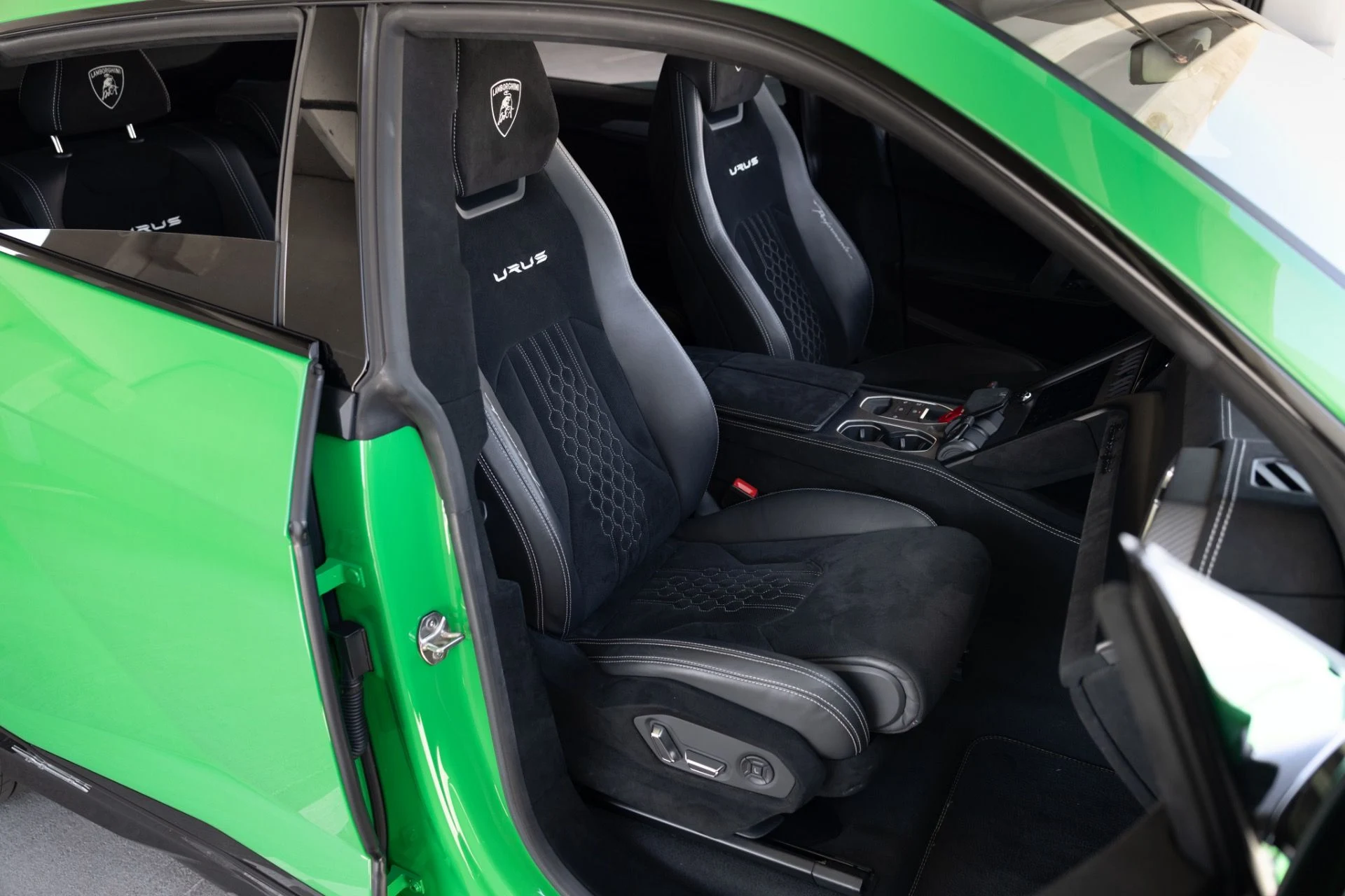 mph059_1877692211_Used_2023_Lamborghini_Urus_Performante_1780090760_32f4b525aa