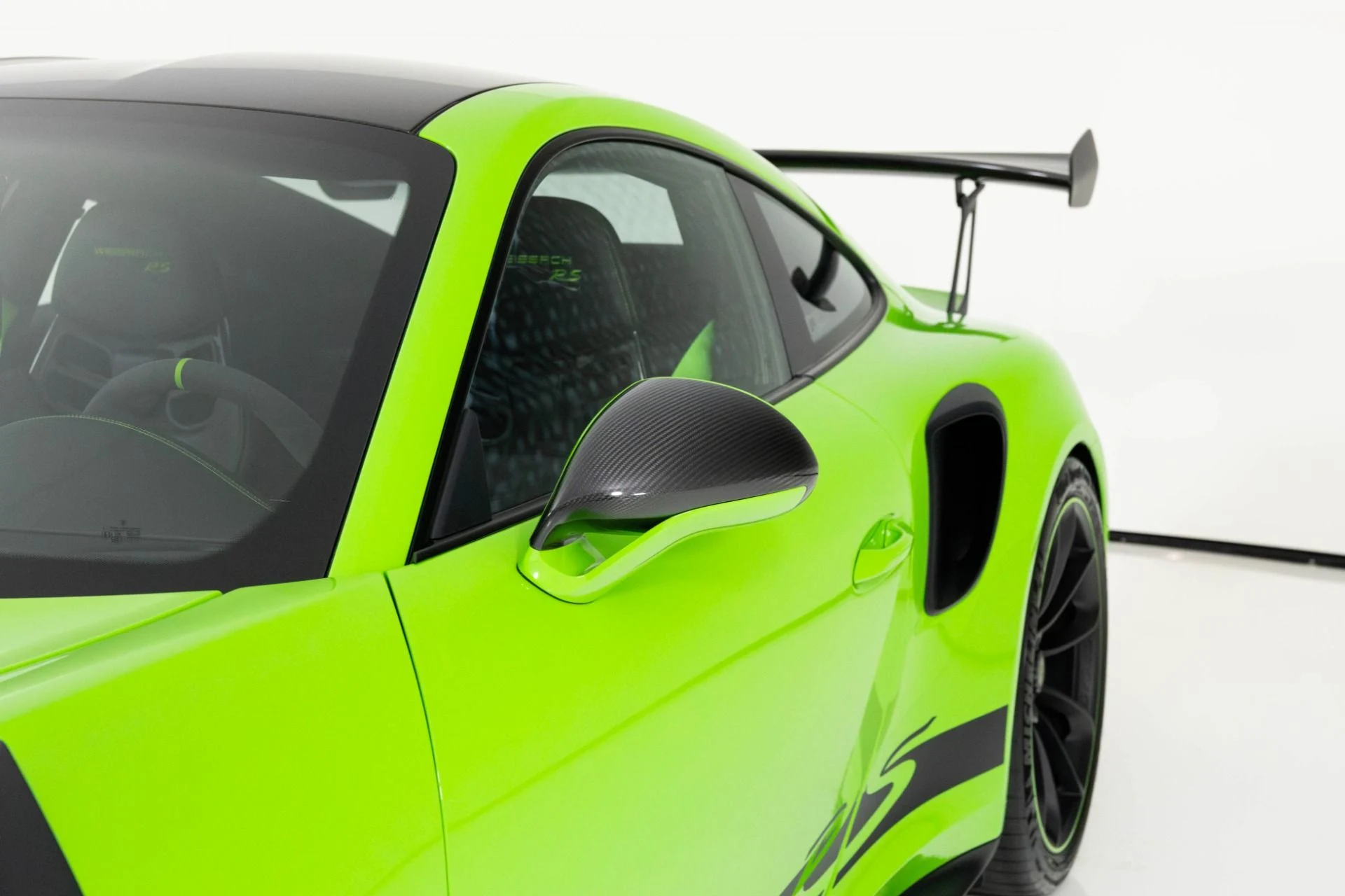 mph059_1884185371_Used_2019_Porsche_911_GT_3_RS_1763595306_b2e38050f8