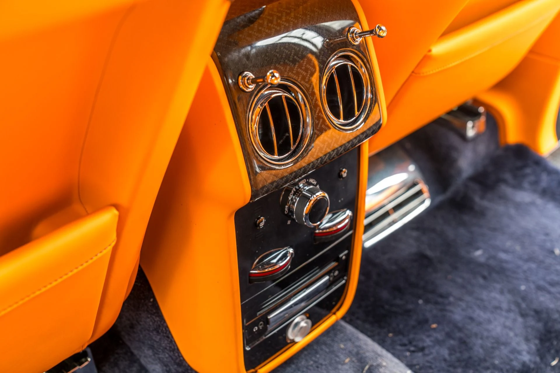 mph059_1929781487_Used_2023_Rolls_Royce_Black_Badge_Cullinan_1772494381_0ea1da0d1d