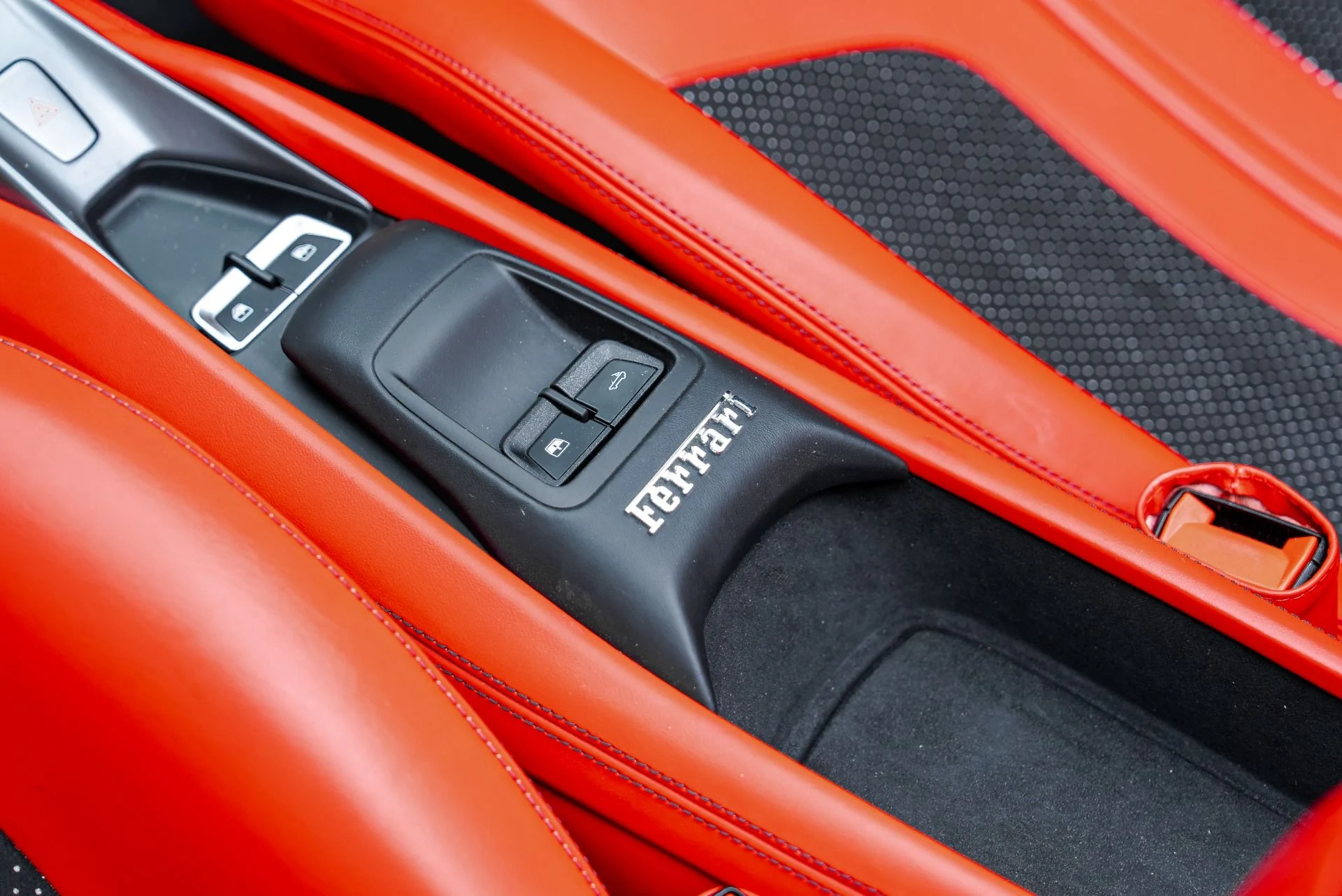 mph059_1937011635_Used_2022_Ferrari_F8_Spider_1788281703_81bd9deae2
